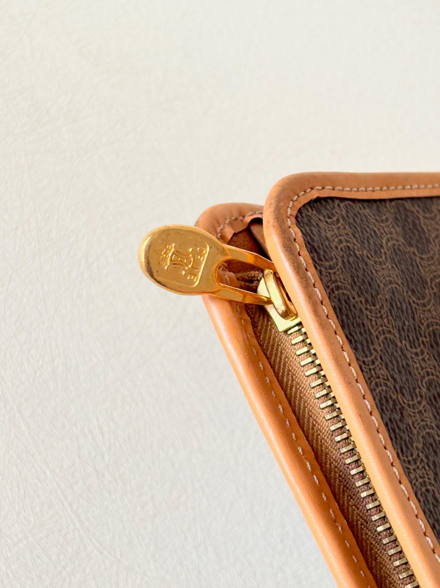 CÉLINE Pochette Triomphe