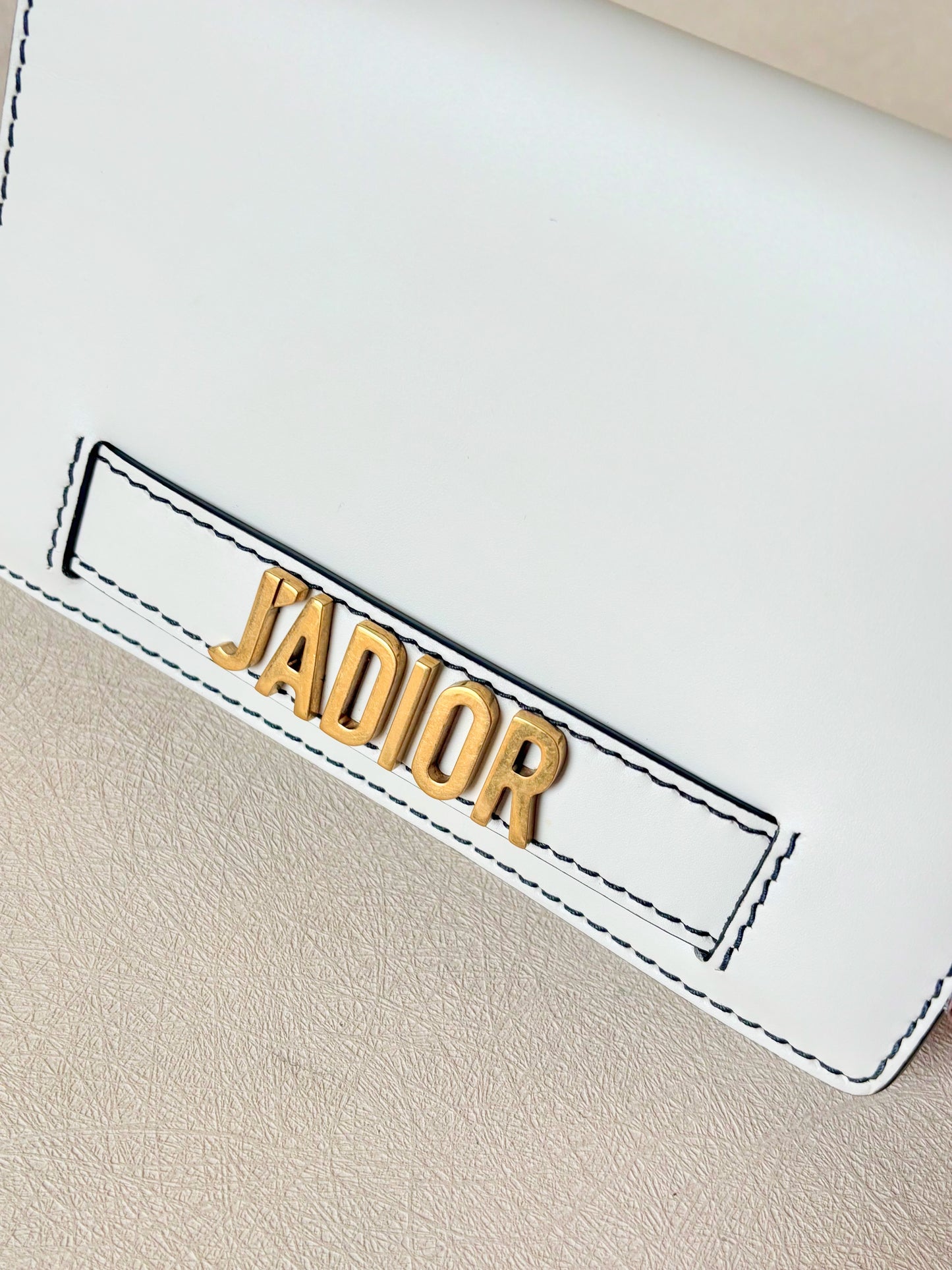 DIOR Sac Wallet on Chain