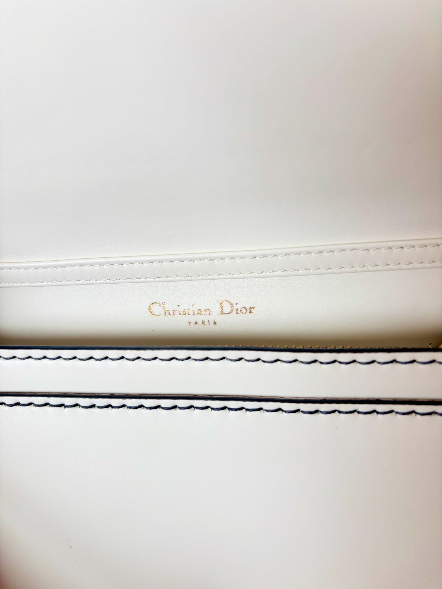 DIOR Sac Wallet on Chain