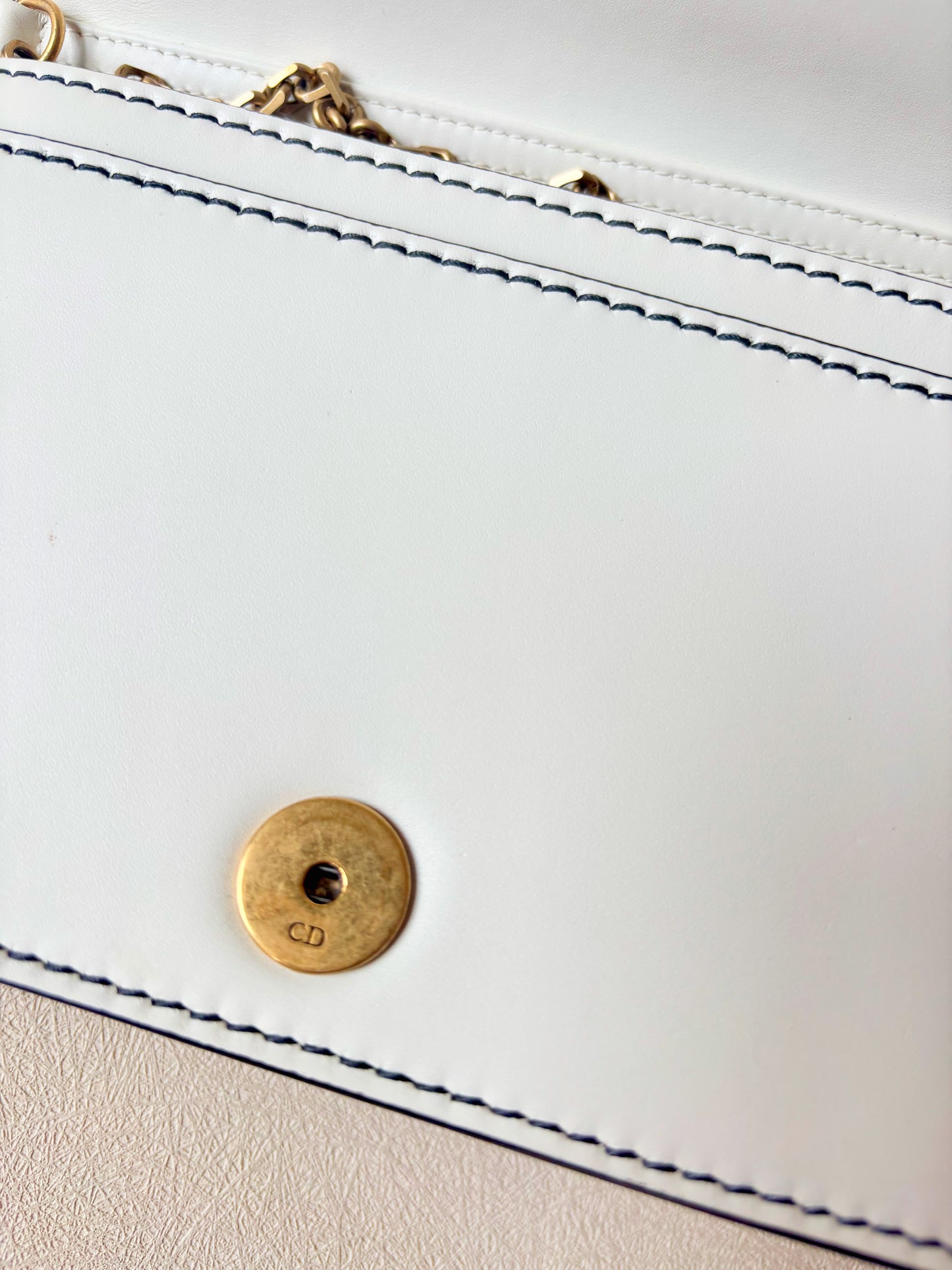 DIOR Sac Wallet on Chain
