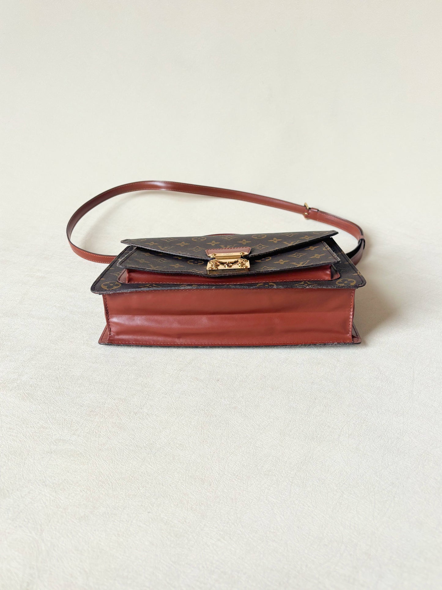 LOUIS VUITTON Sac Monceau 26