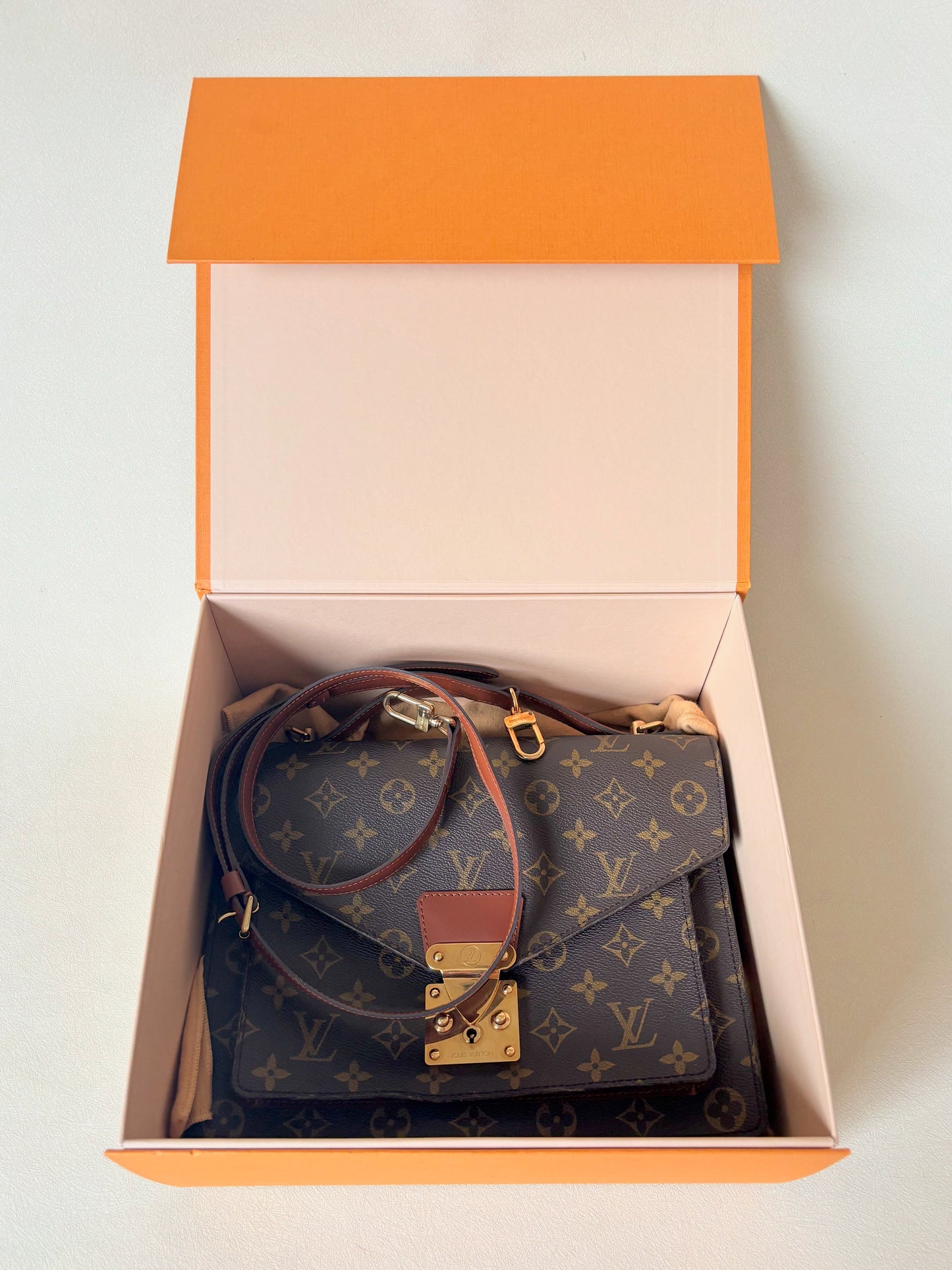 LOUIS VUITTON Sac Monceau 26