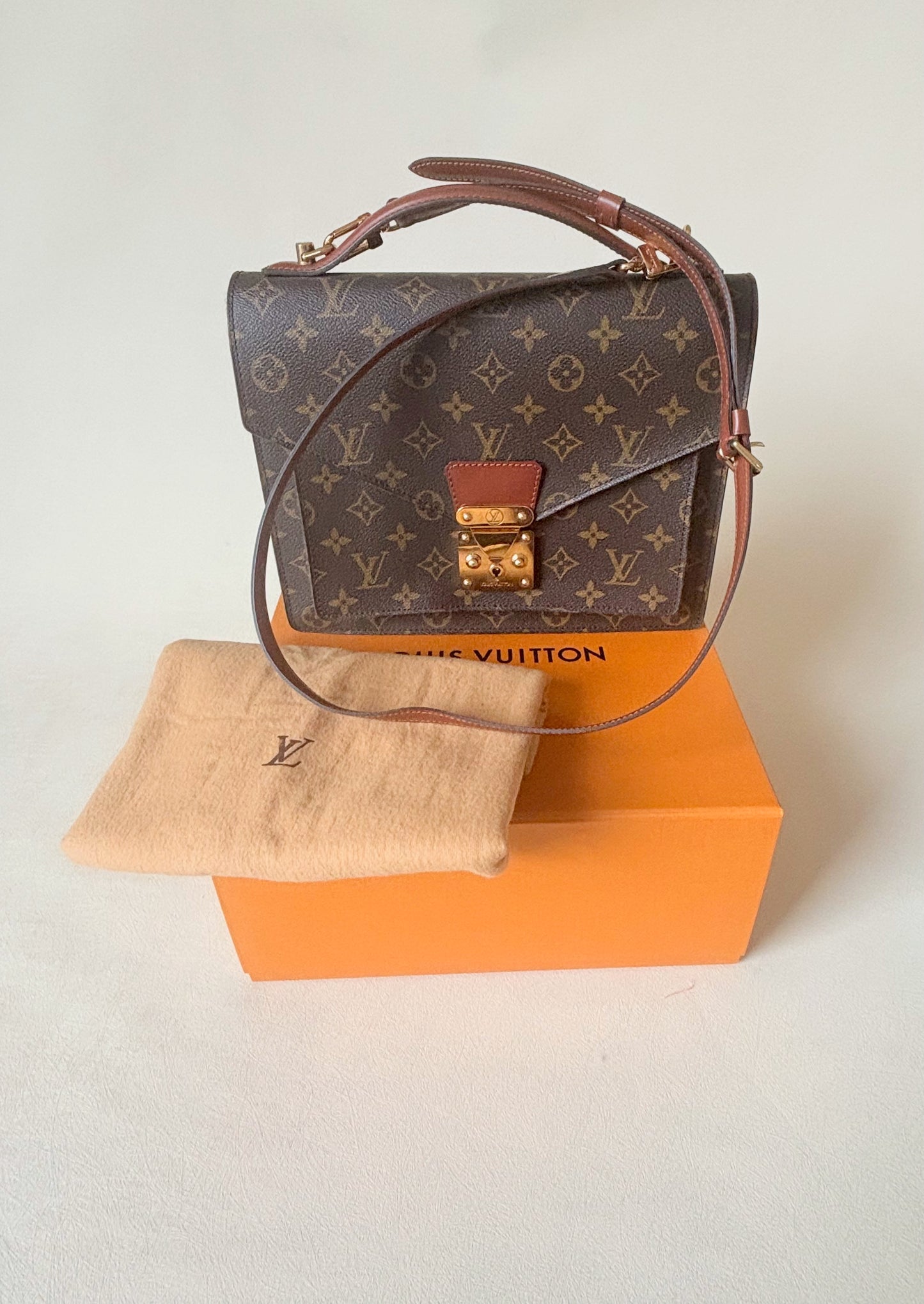 LOUIS VUITTON Sac Monceau 26
