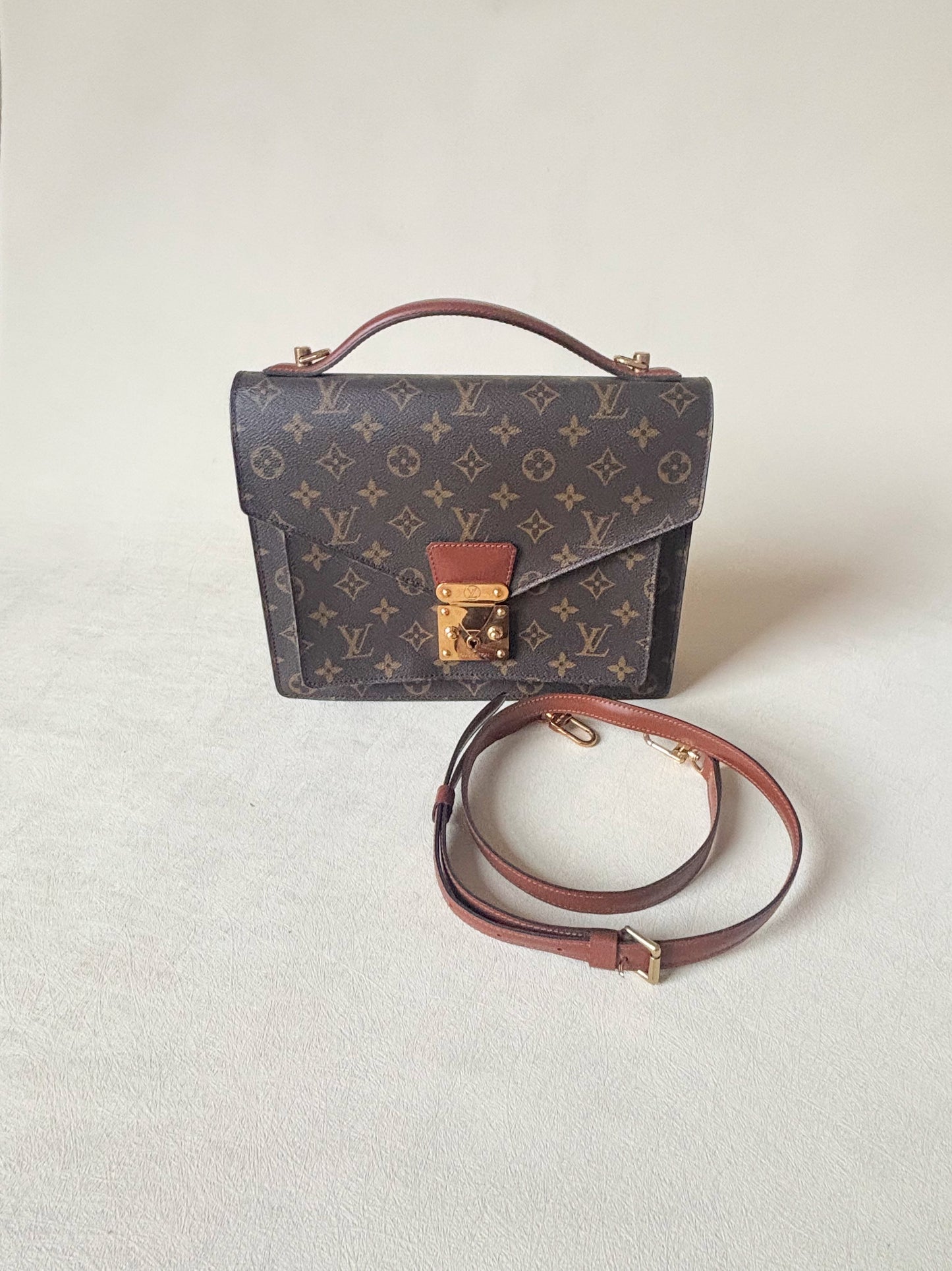 LOUIS VUITTON Sac Monceau 26