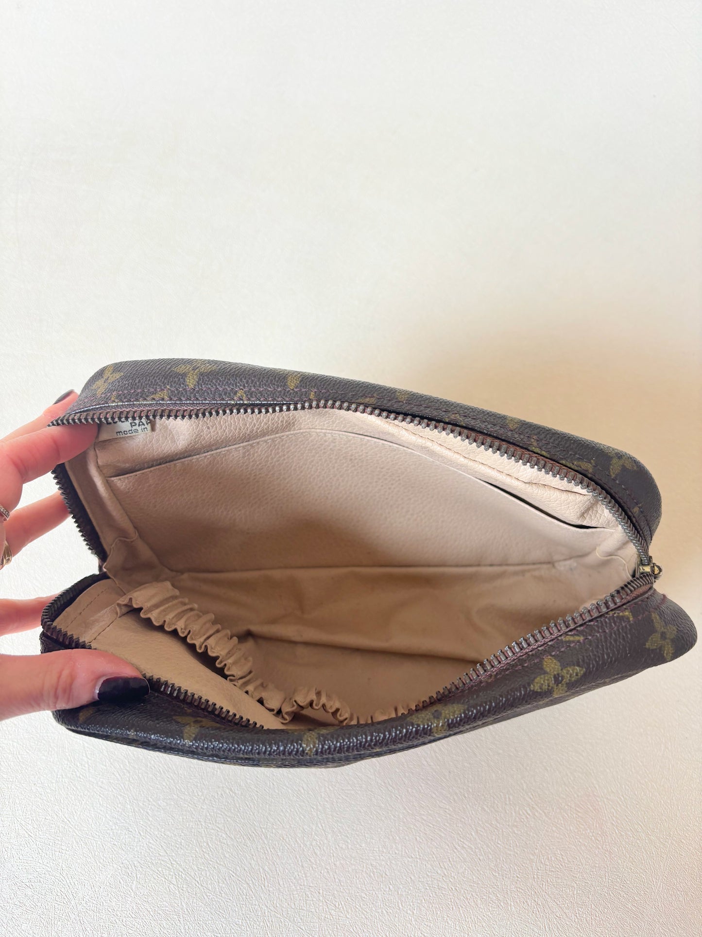 LOUIS VUITTON Pochette
