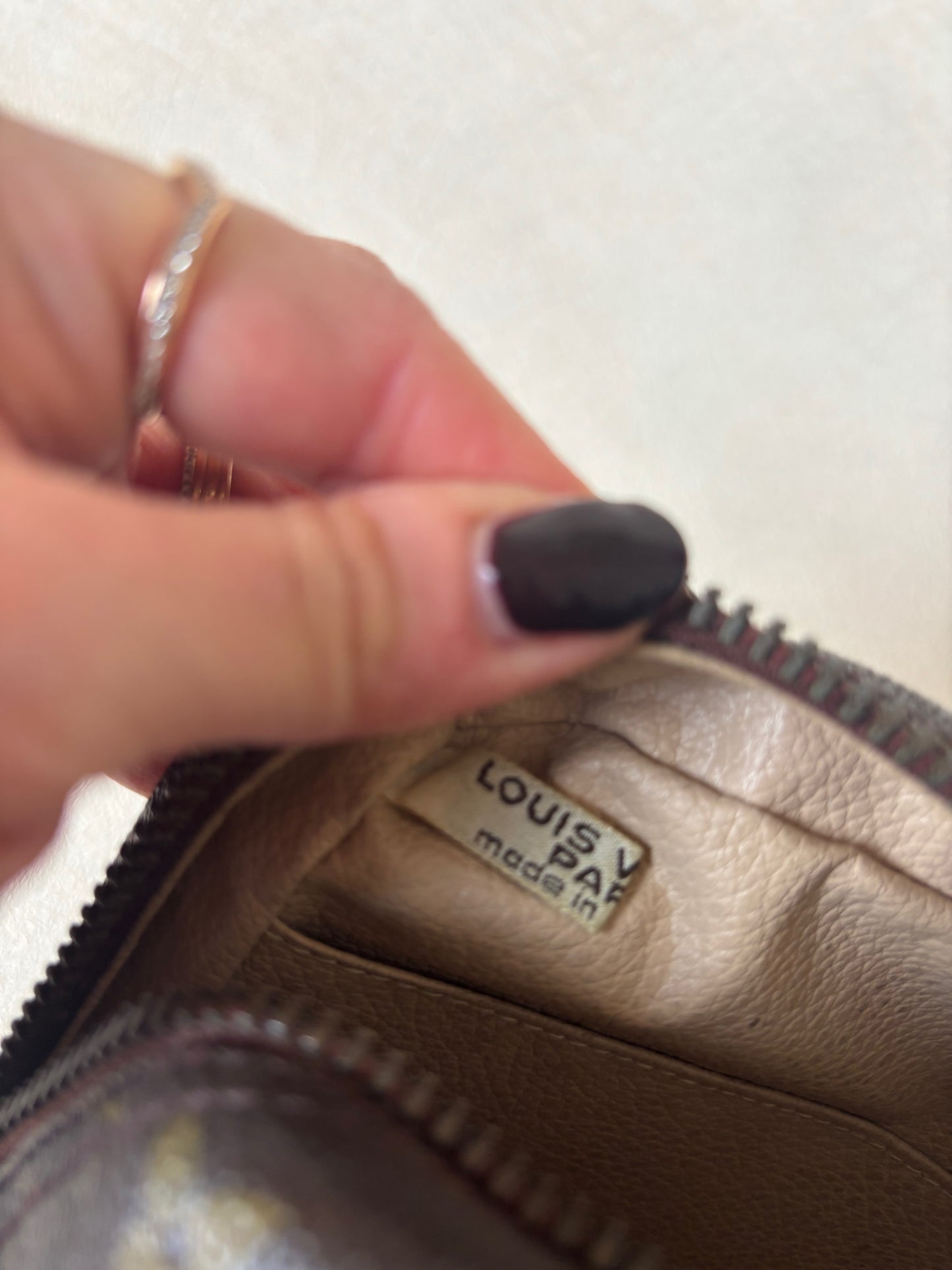 LOUIS VUITTON Pochette