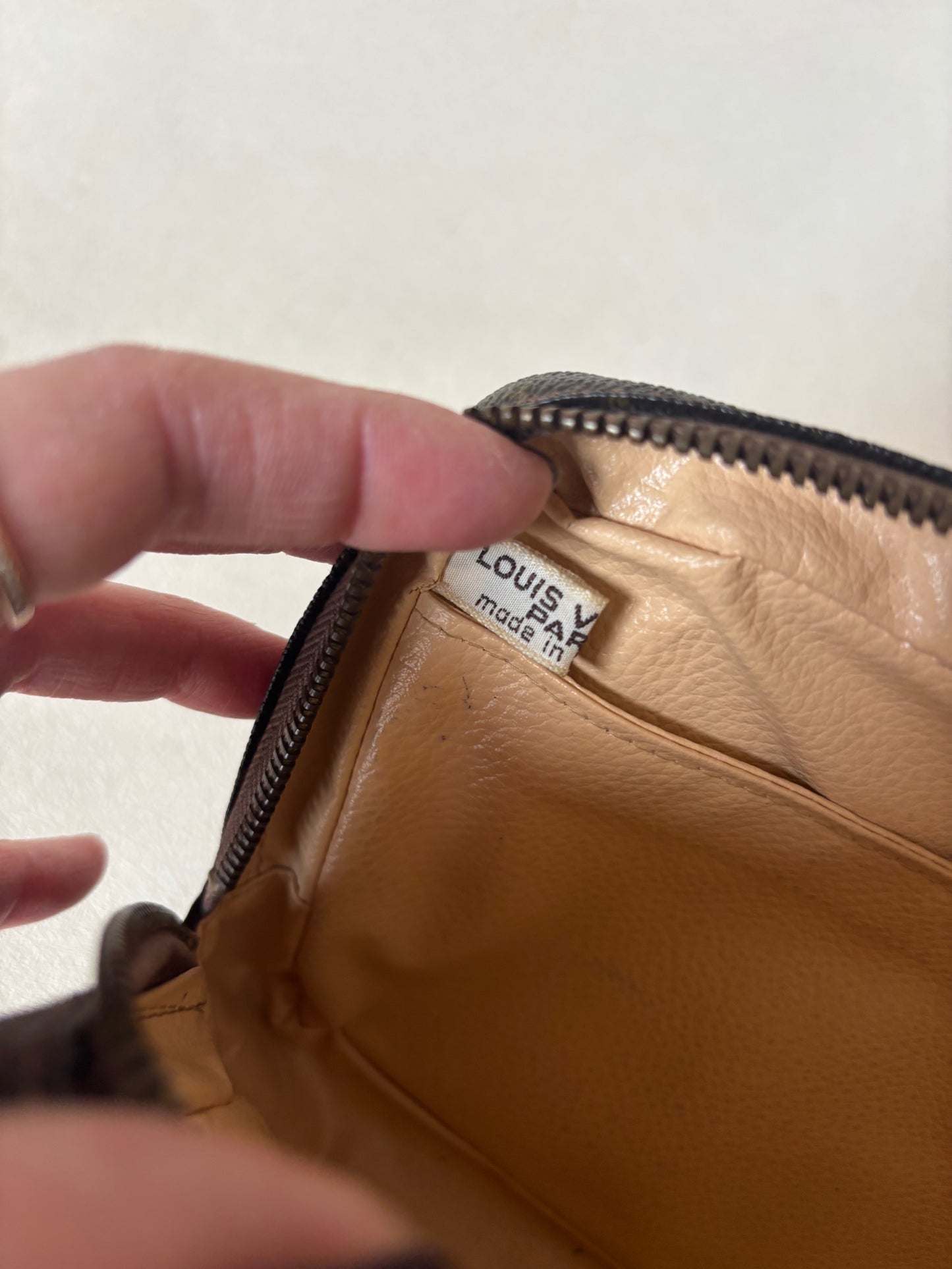 LOUIS VUITTON Pochette