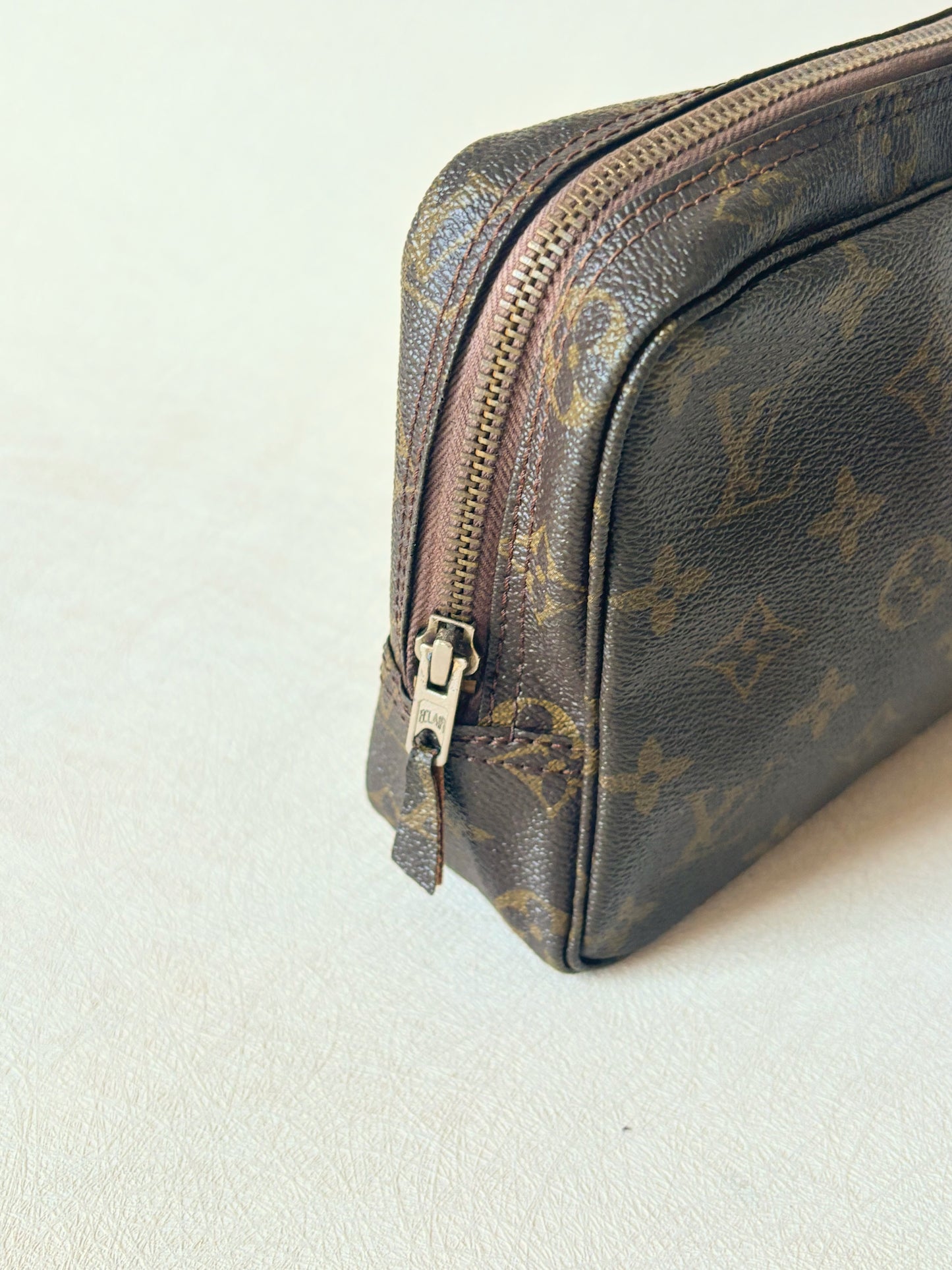 LOUIS VUITTON Pochette