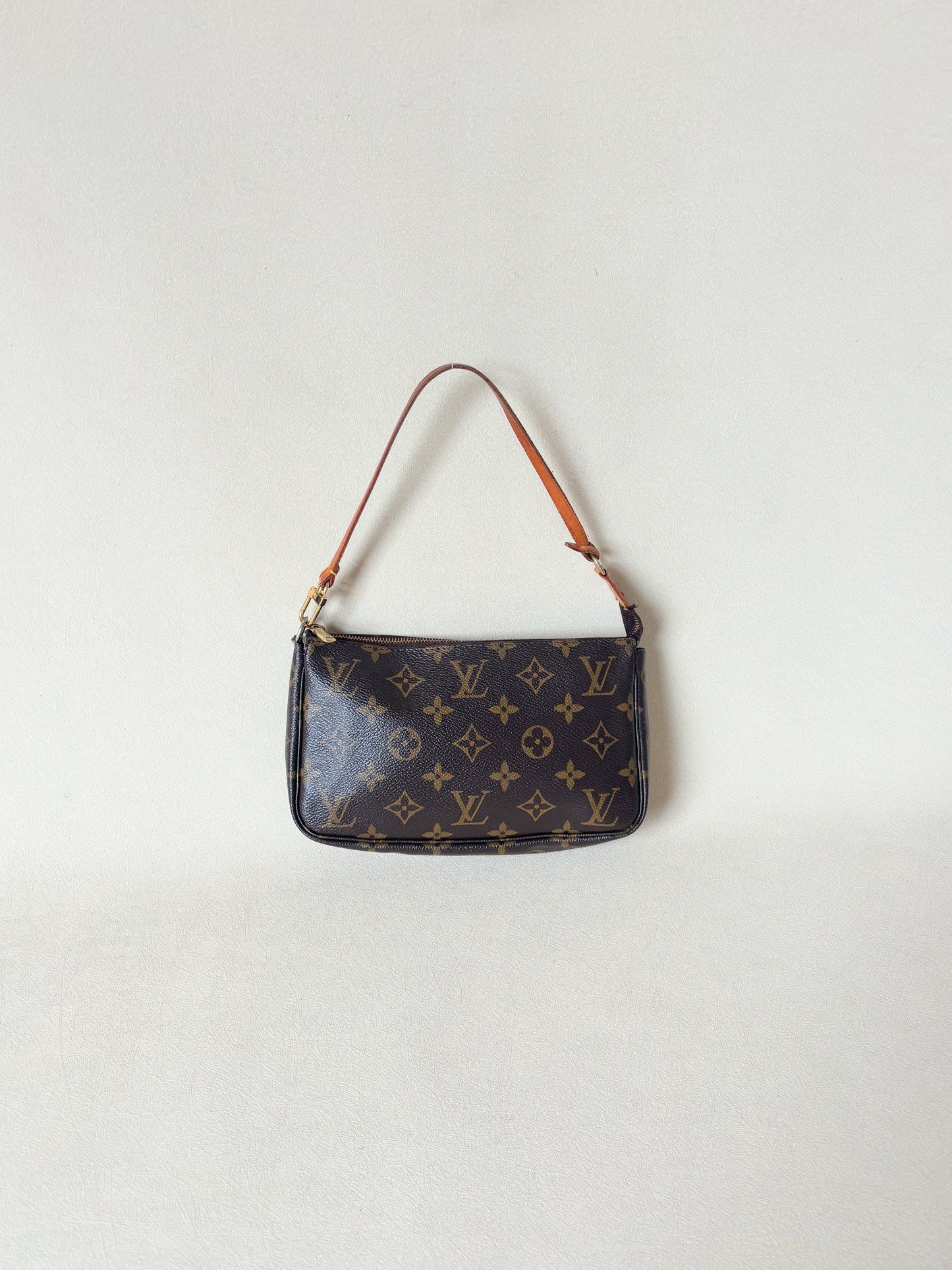 LOUIS VUITTON Pochette Accessoires