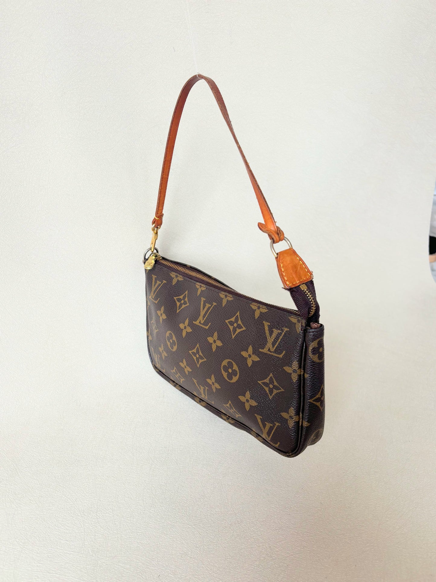 LOUIS VUITTON Pochette Accessoires