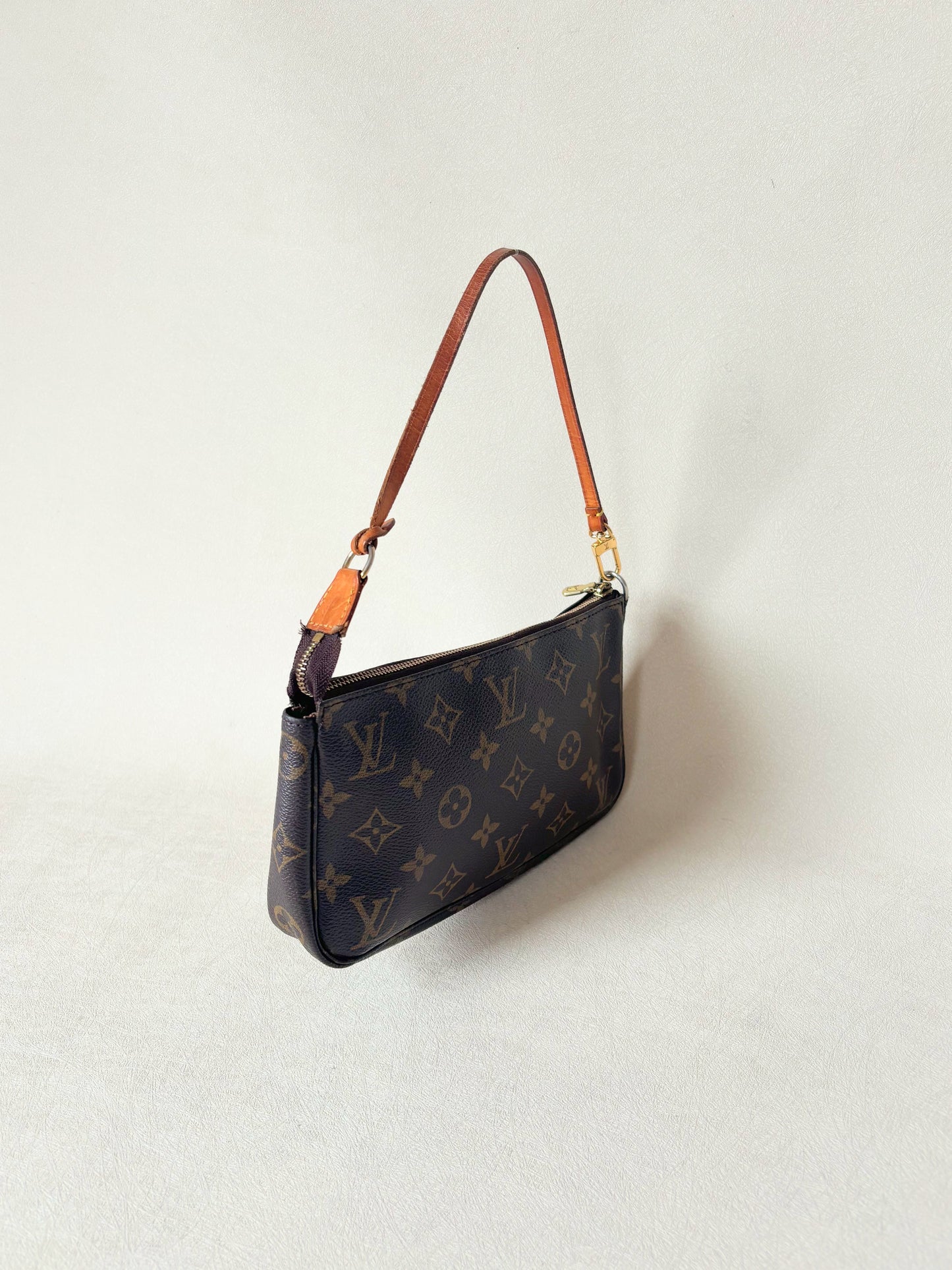 LOUIS VUITTON Pochette Accessoires