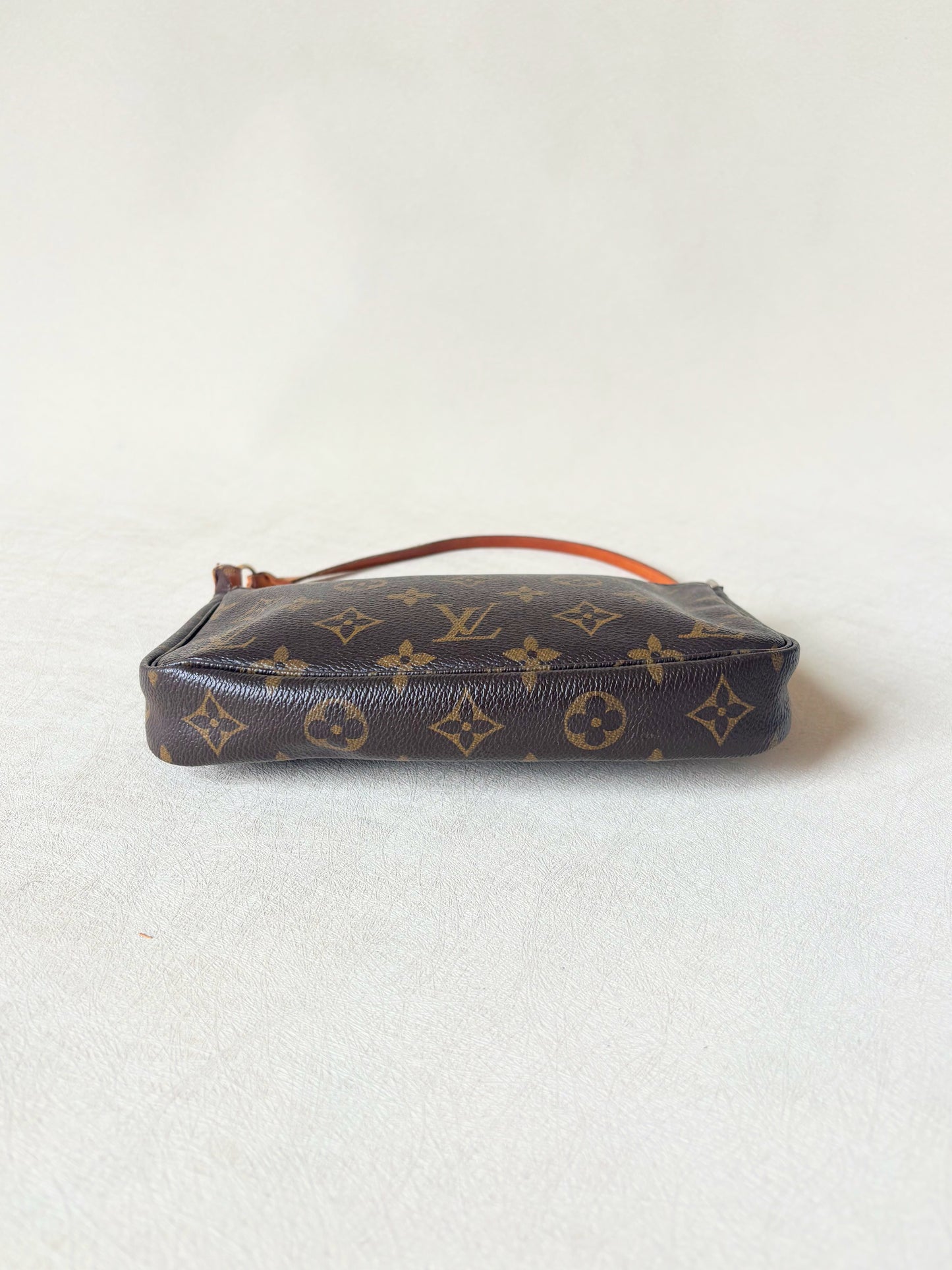 LOUIS VUITTON Pochette Accessoires