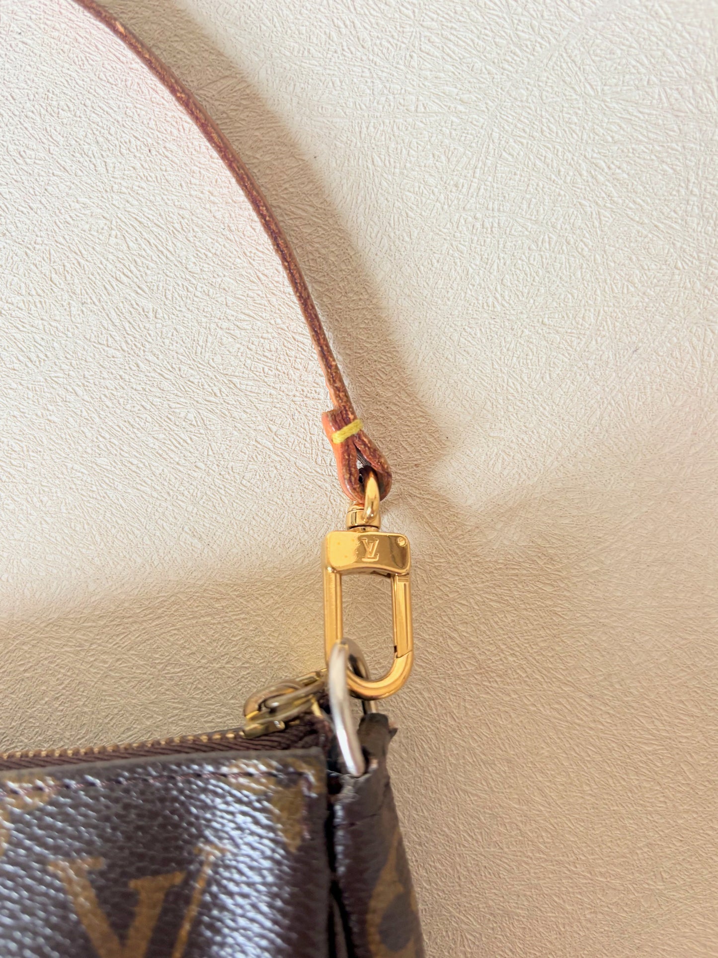LOUIS VUITTON Pochette Accessoires