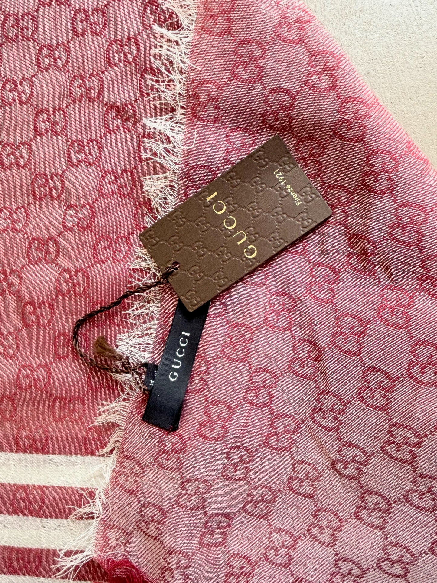 GUCCI Châle Maxi Carré