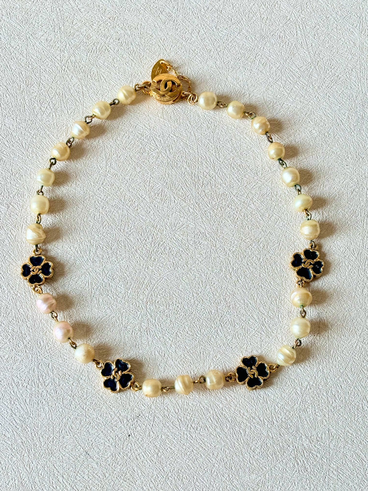 CHANEL Collier Perles et Trèfles