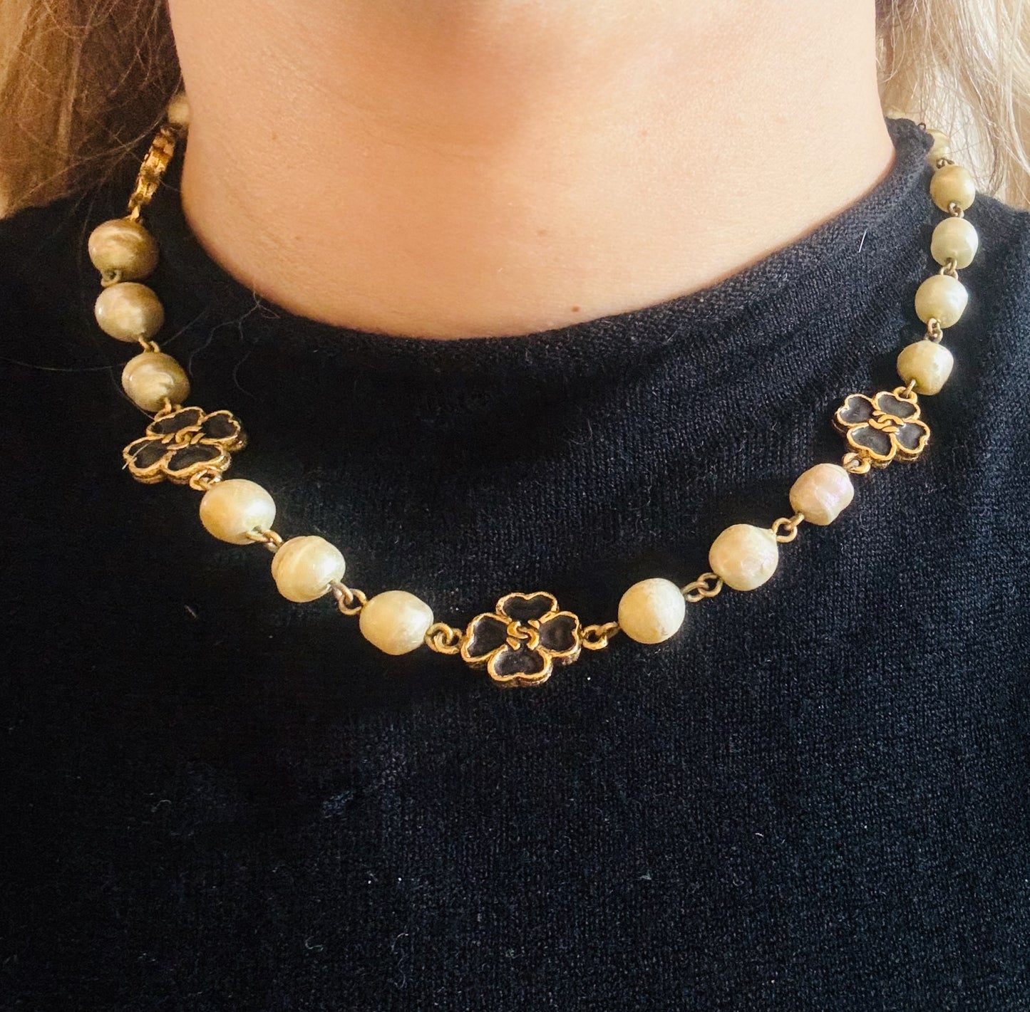 CHANEL Collier Perles et Trèfles