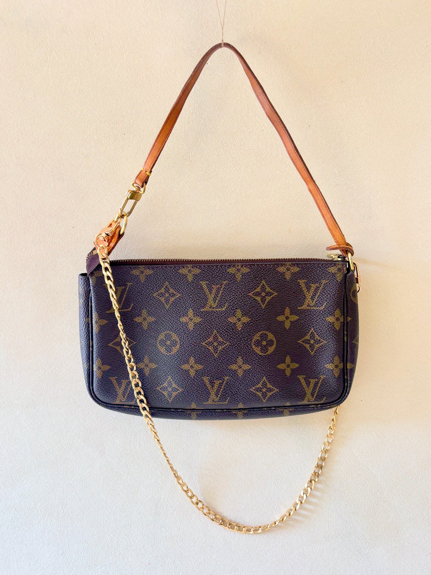 LOUIS VUITTON Pochette Accessoires