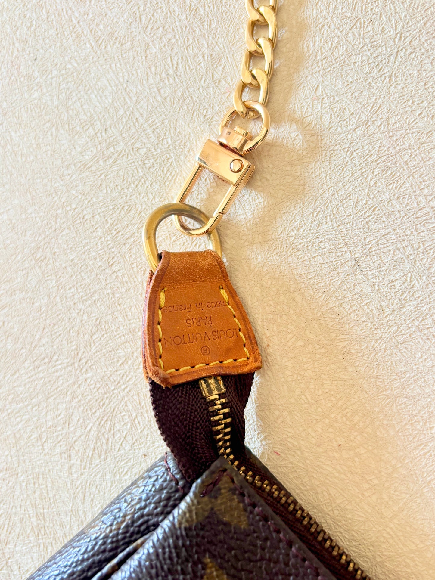 LOUIS VUITTON Pochette Accessoires