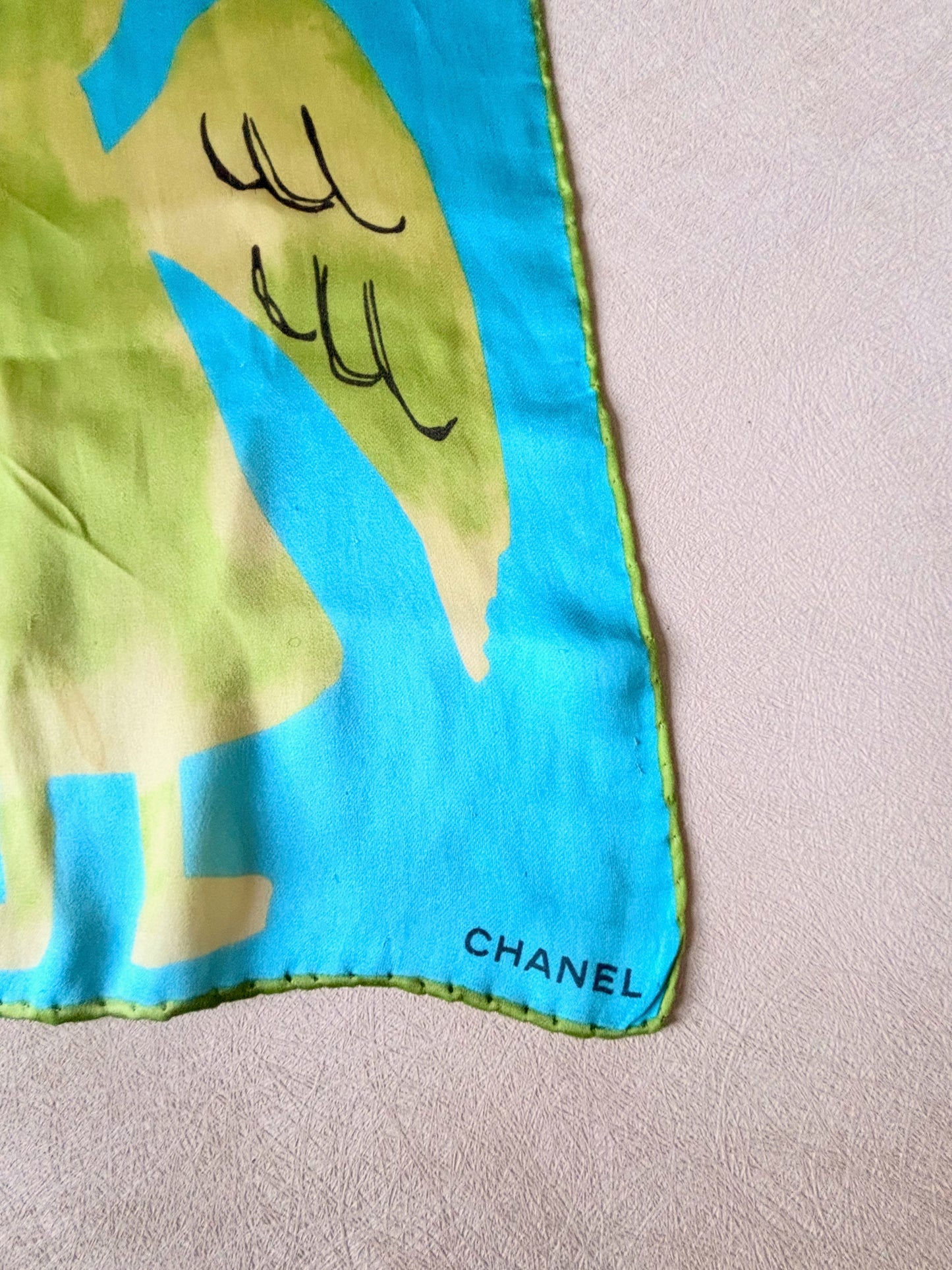 CHANEL Carré en soie