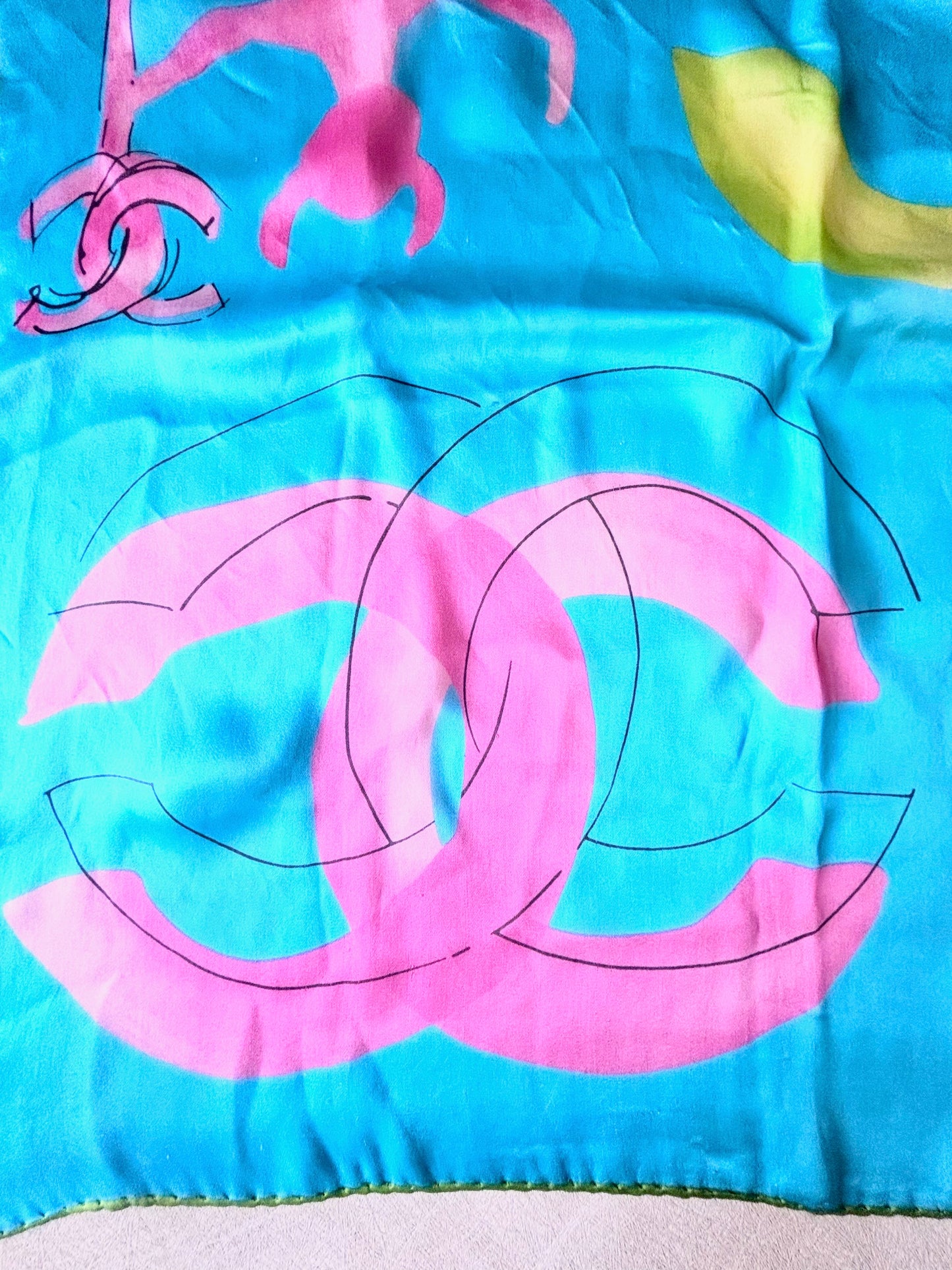 CHANEL Carré en soie