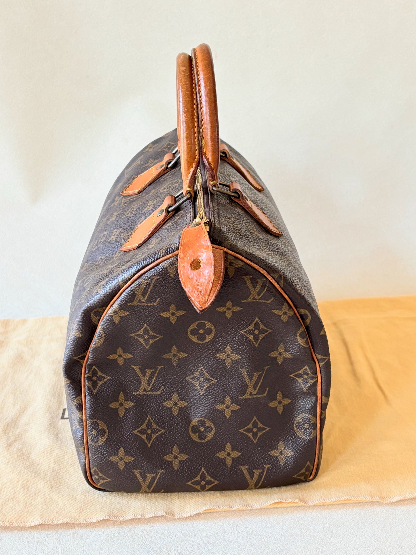 LOUIS VUITTON Speedy 30