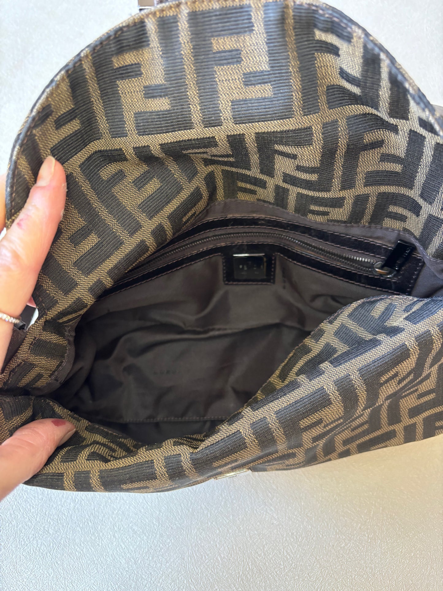 FENDI Sac Baguette Zucca