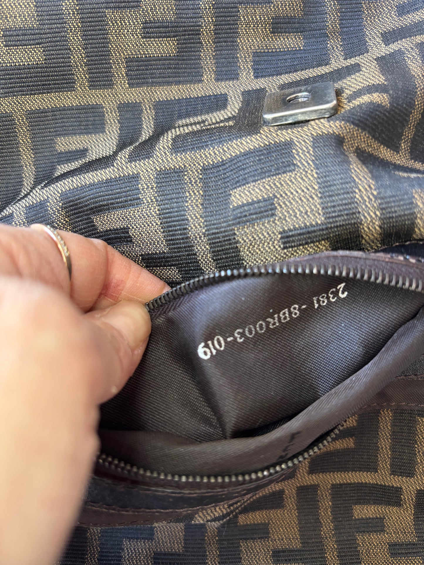 FENDI Sac Baguette Zucca