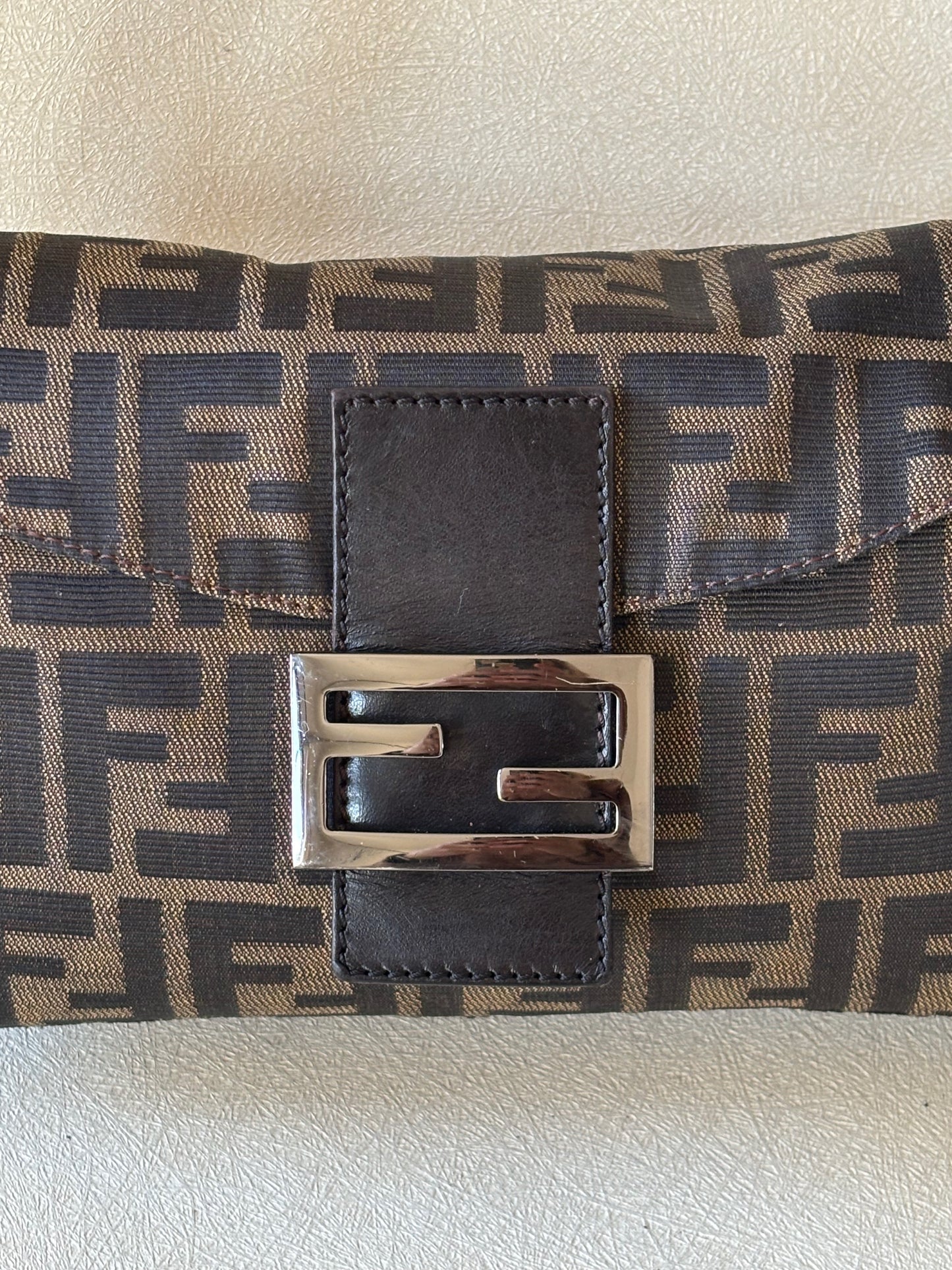 FENDI Sac Baguette Zucca