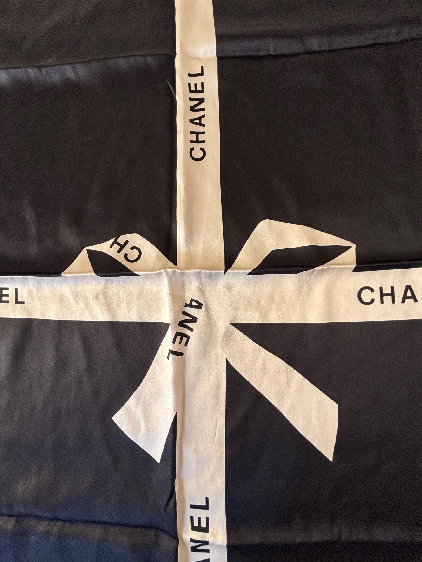 CHANEL Carré en soie