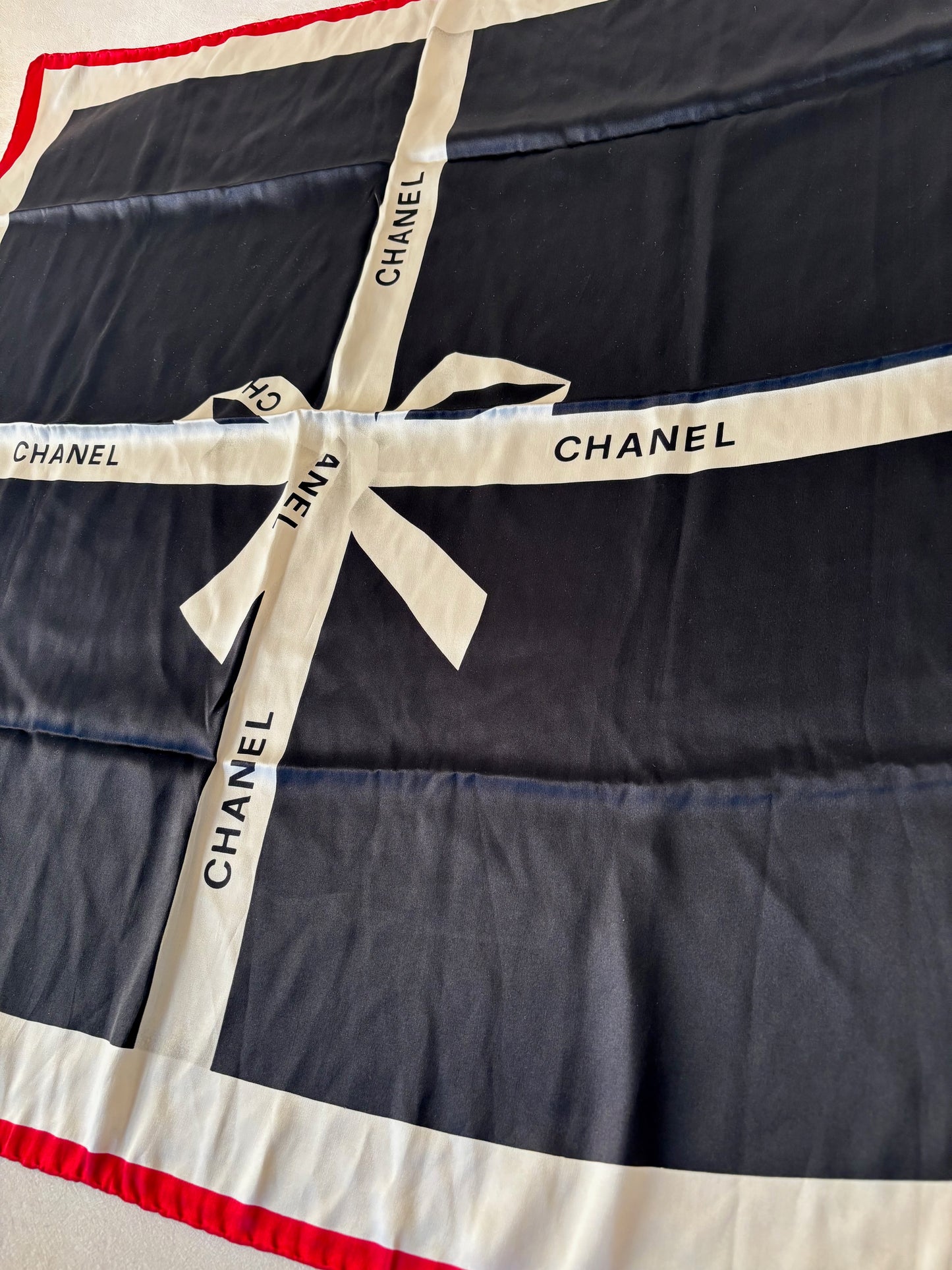 CHANEL Carré en soie