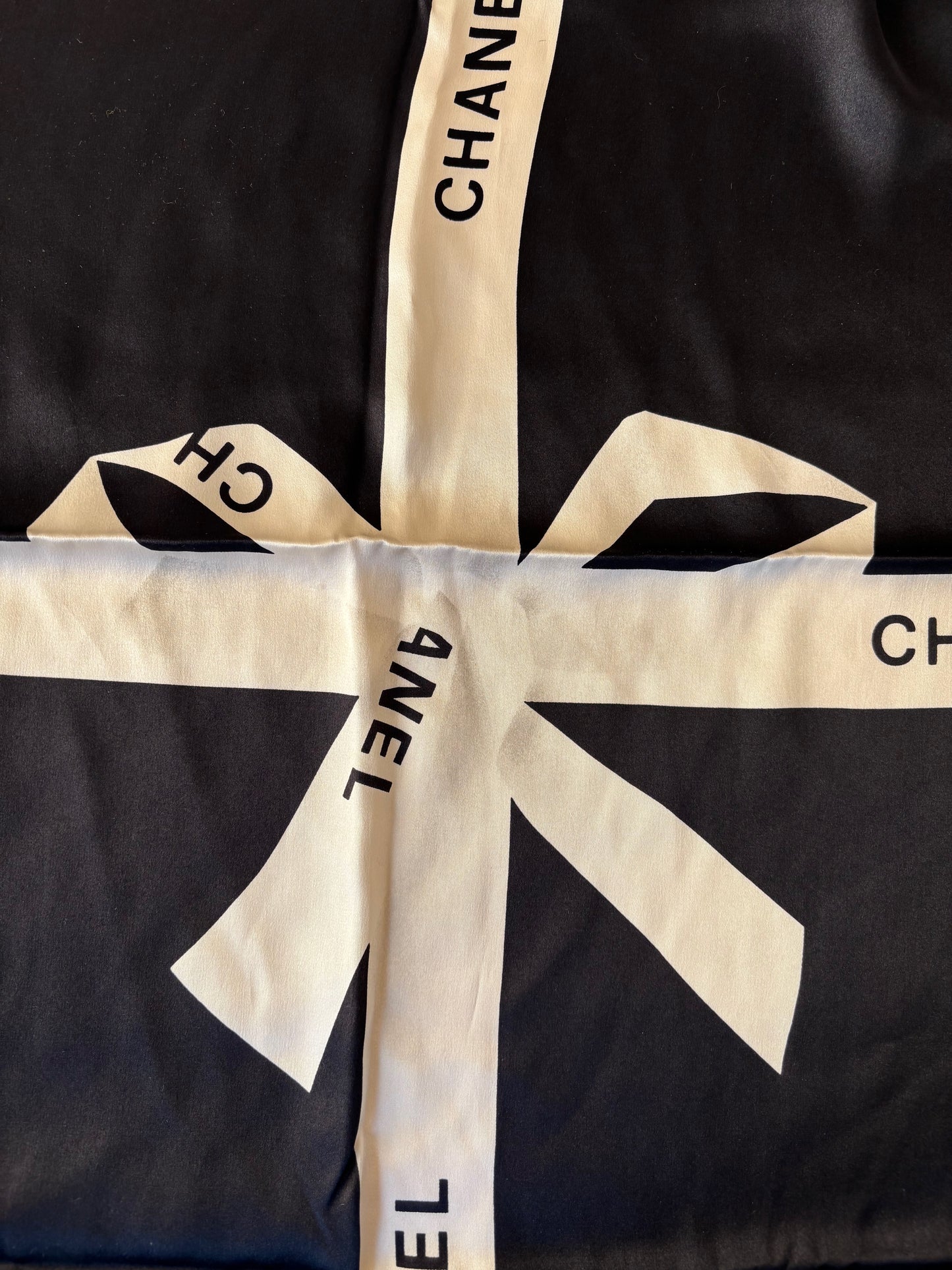 CHANEL Carré en soie