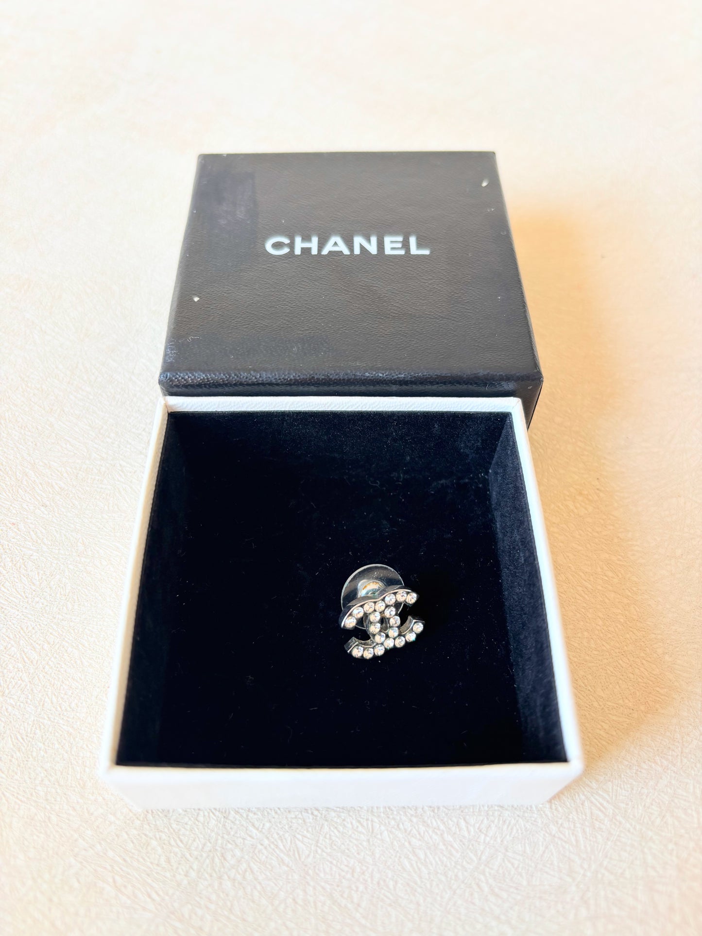 CHANEL Boucle d'oreille solitaire