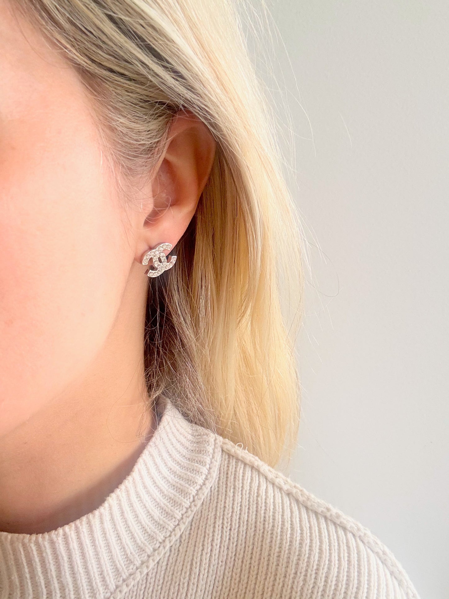 CHANEL Boucle d'oreille solitaire