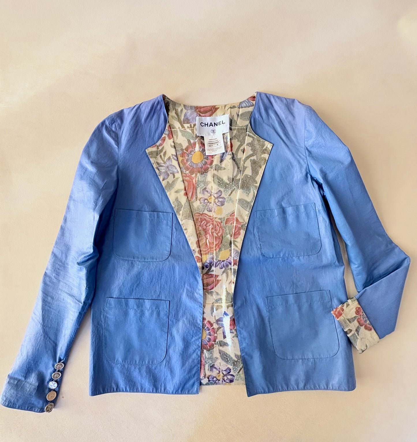 CHANEL Veste cuir et lamé or