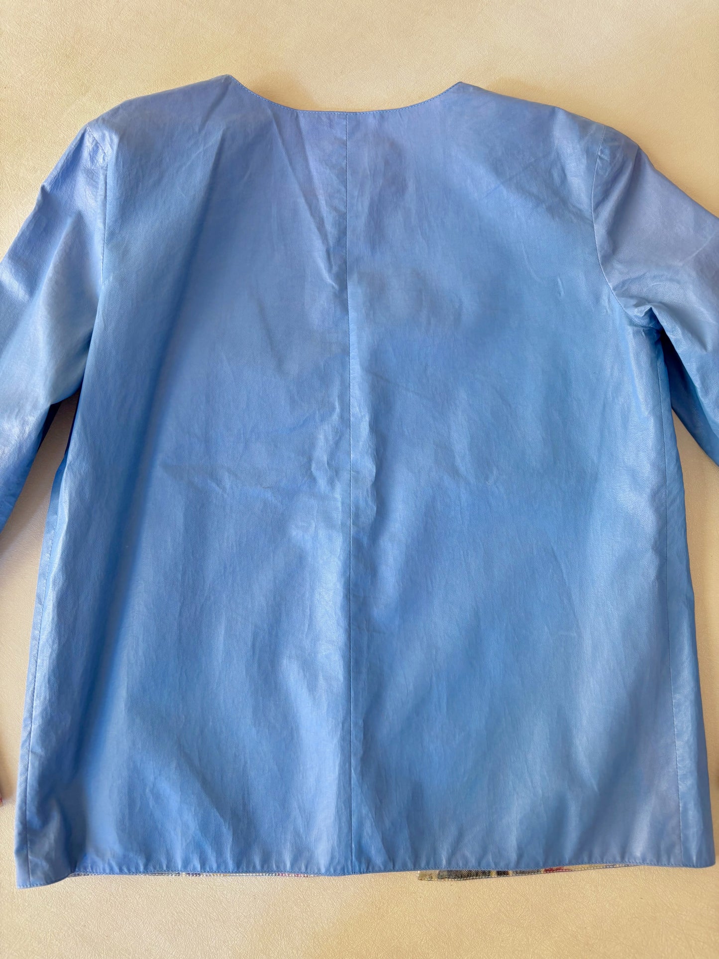 CHANEL Veste cuir et lamé or