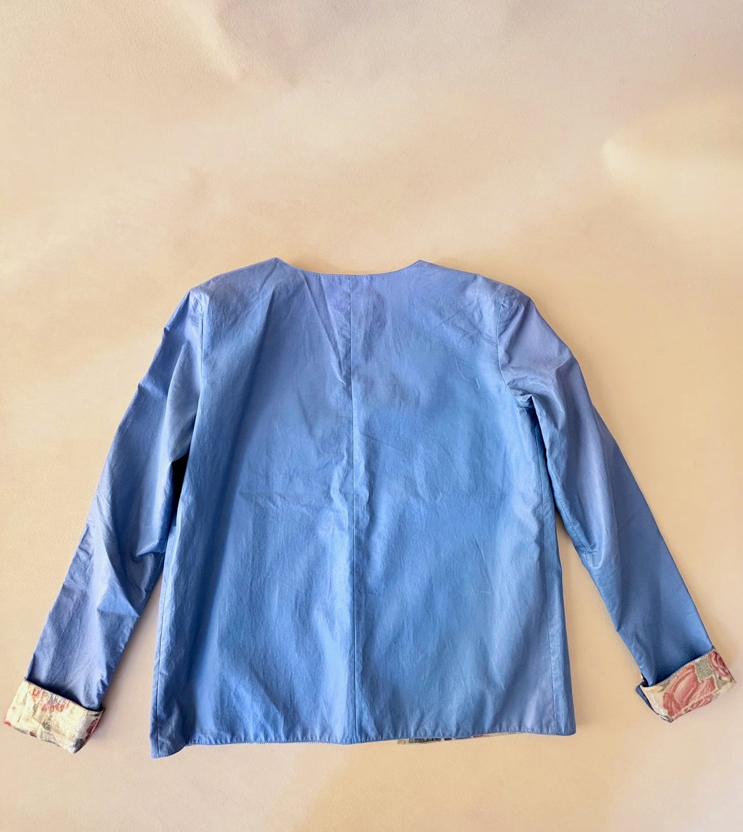 CHANEL Veste cuir et lamé or