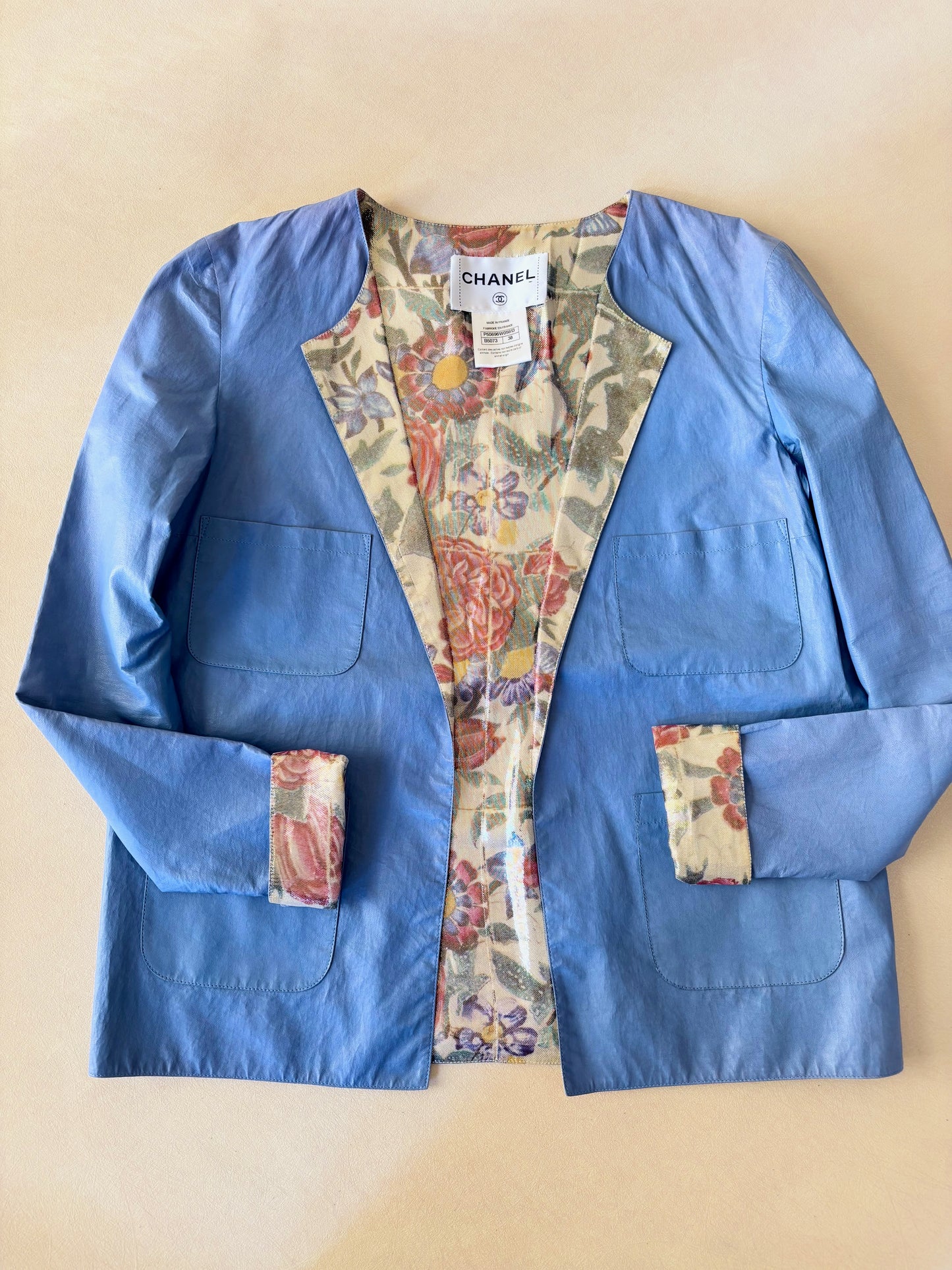 CHANEL Veste cuir et lamé or