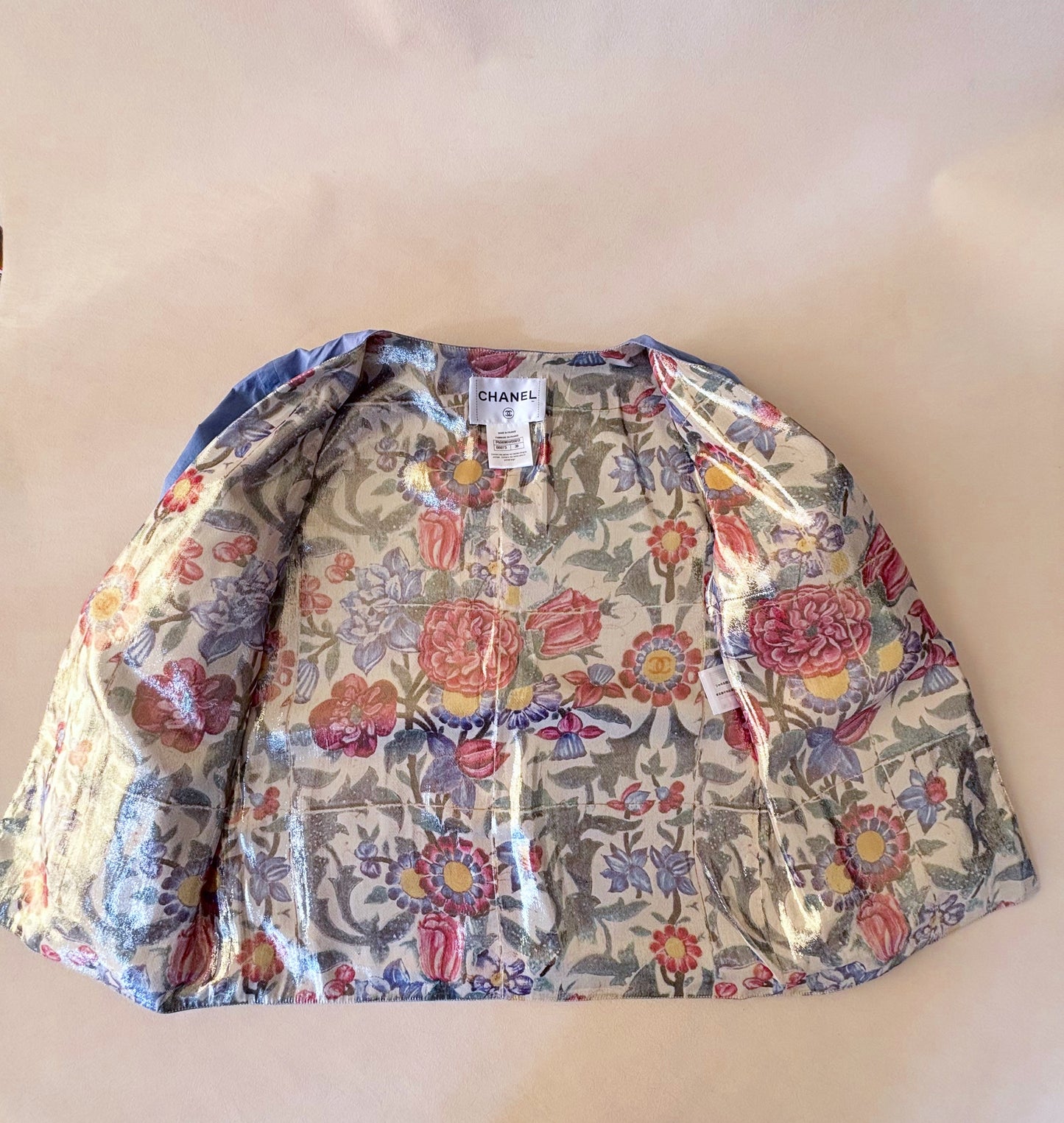 CHANEL Veste cuir et lamé or