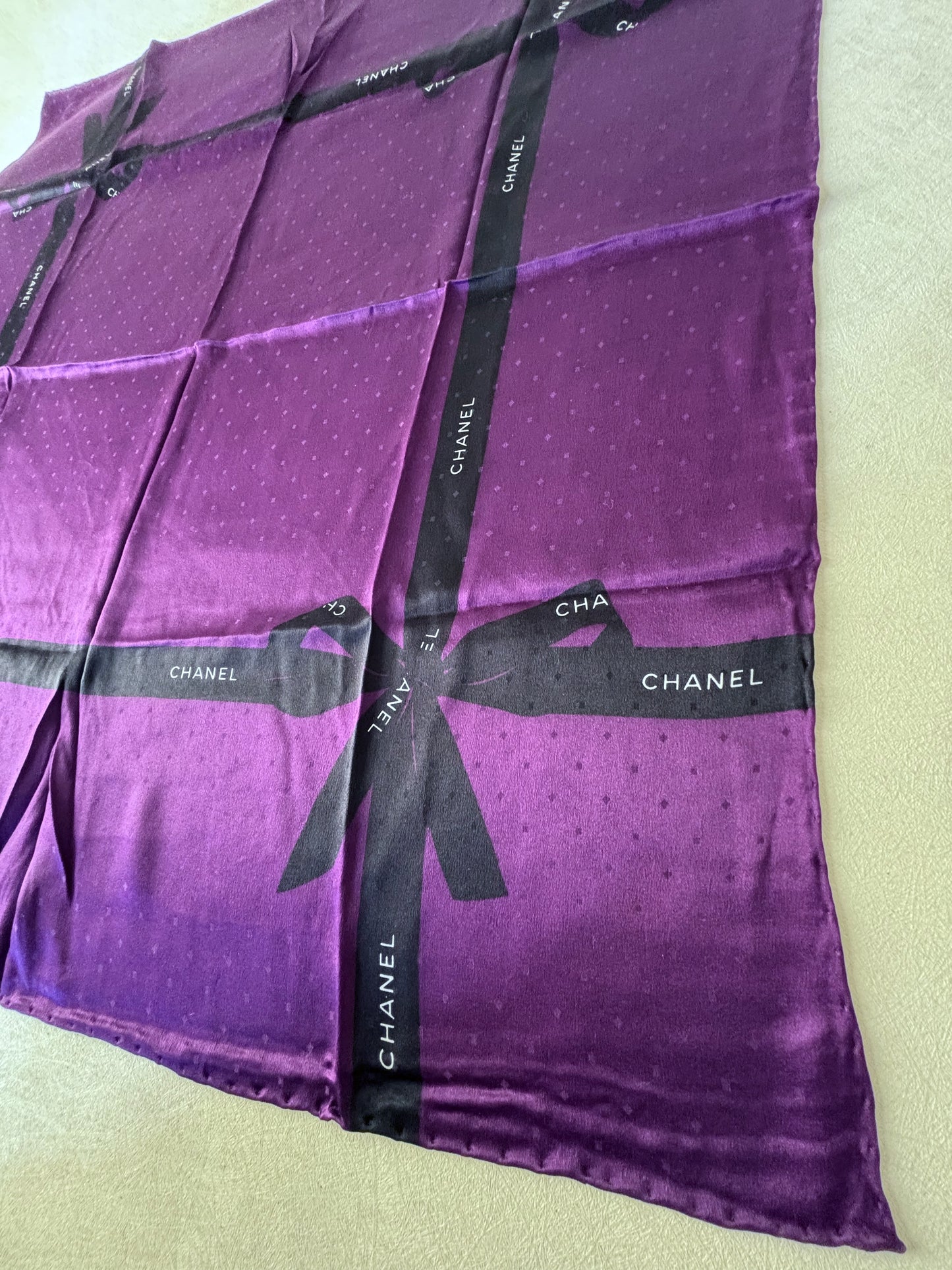 CHANEL Carré en soie