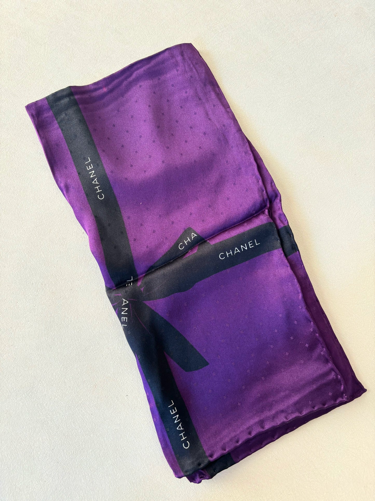 CHANEL Carré en soie