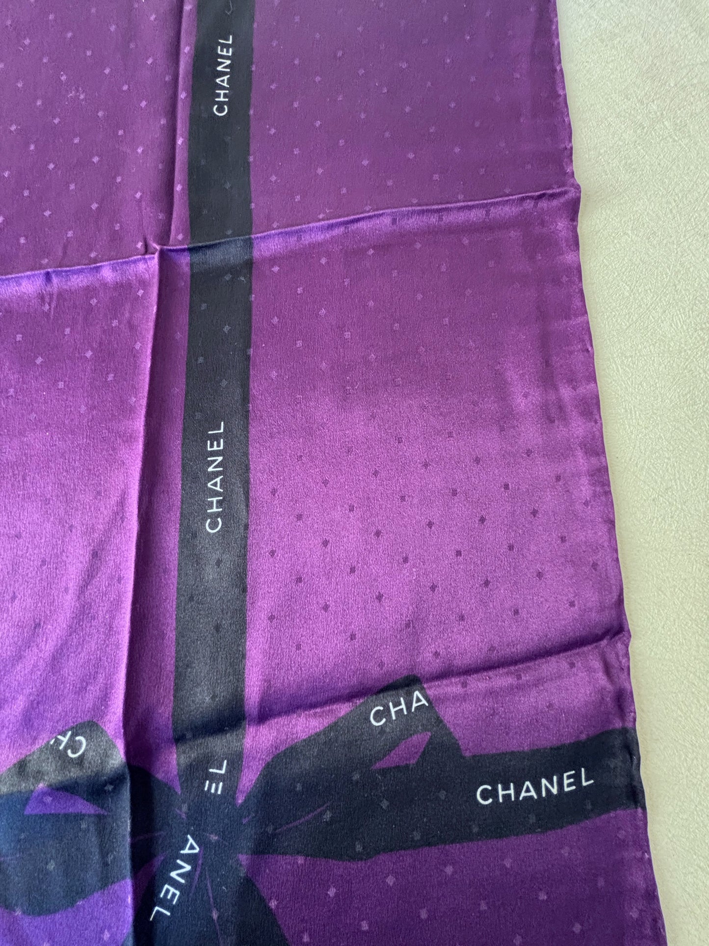 CHANEL Carré en soie