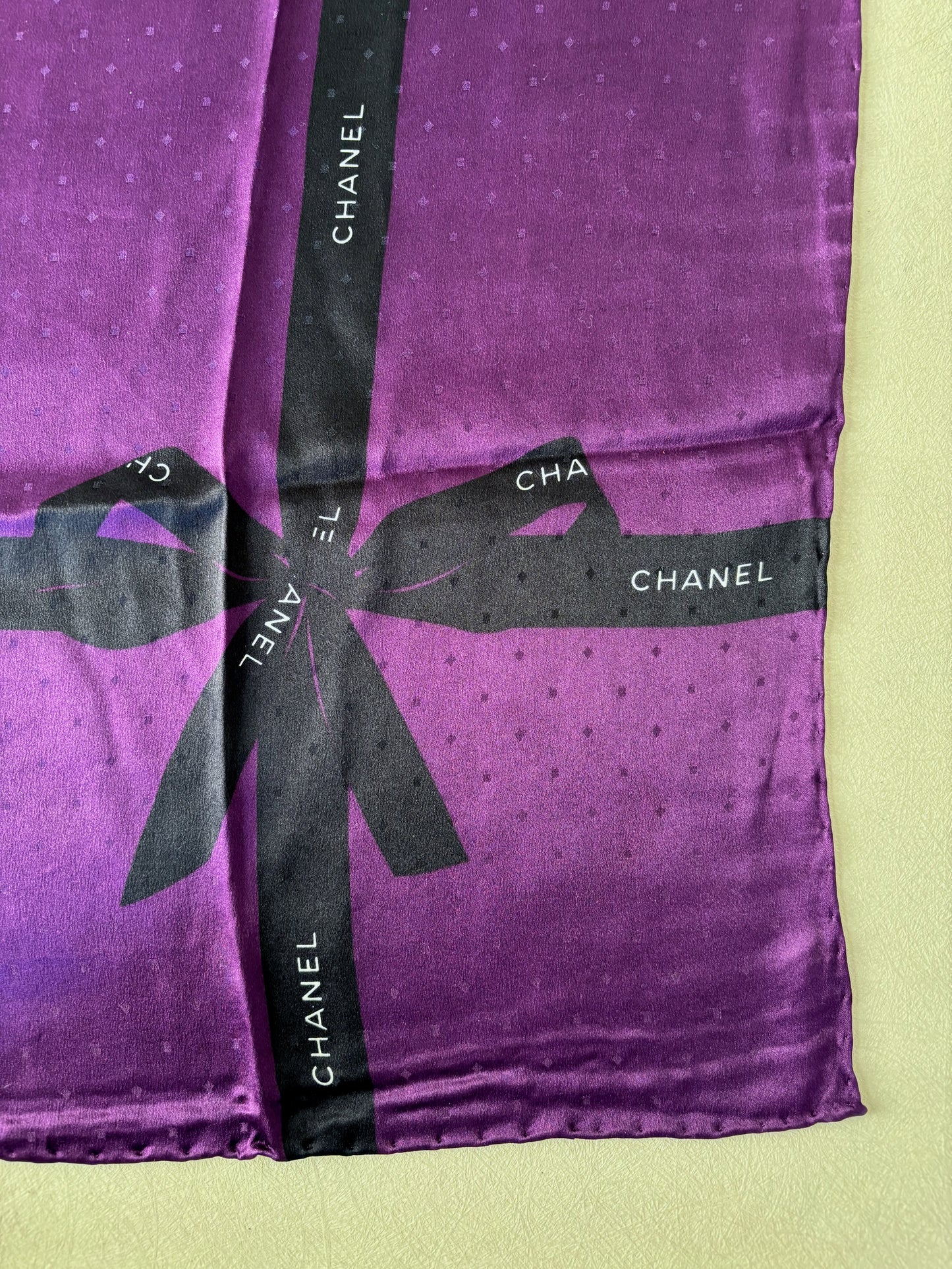 CHANEL Carré en soie