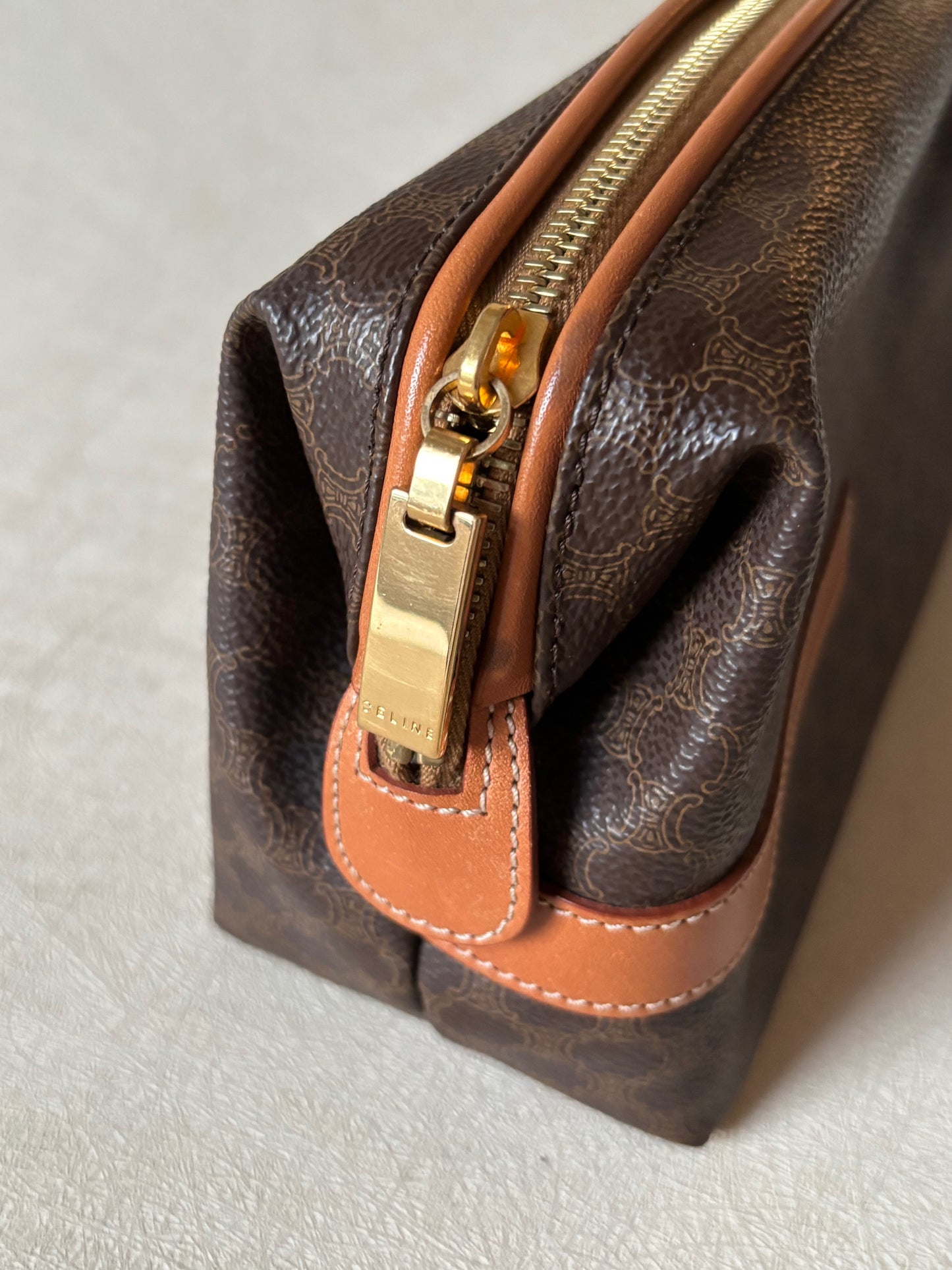 CÉLINE Pochette Triomphe