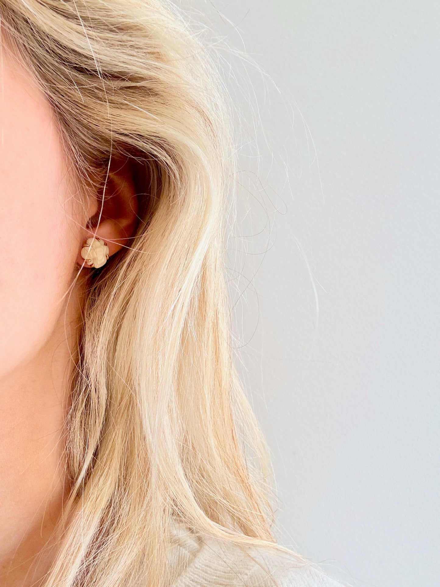 CHANEL Boucles d'oreilles Camélia