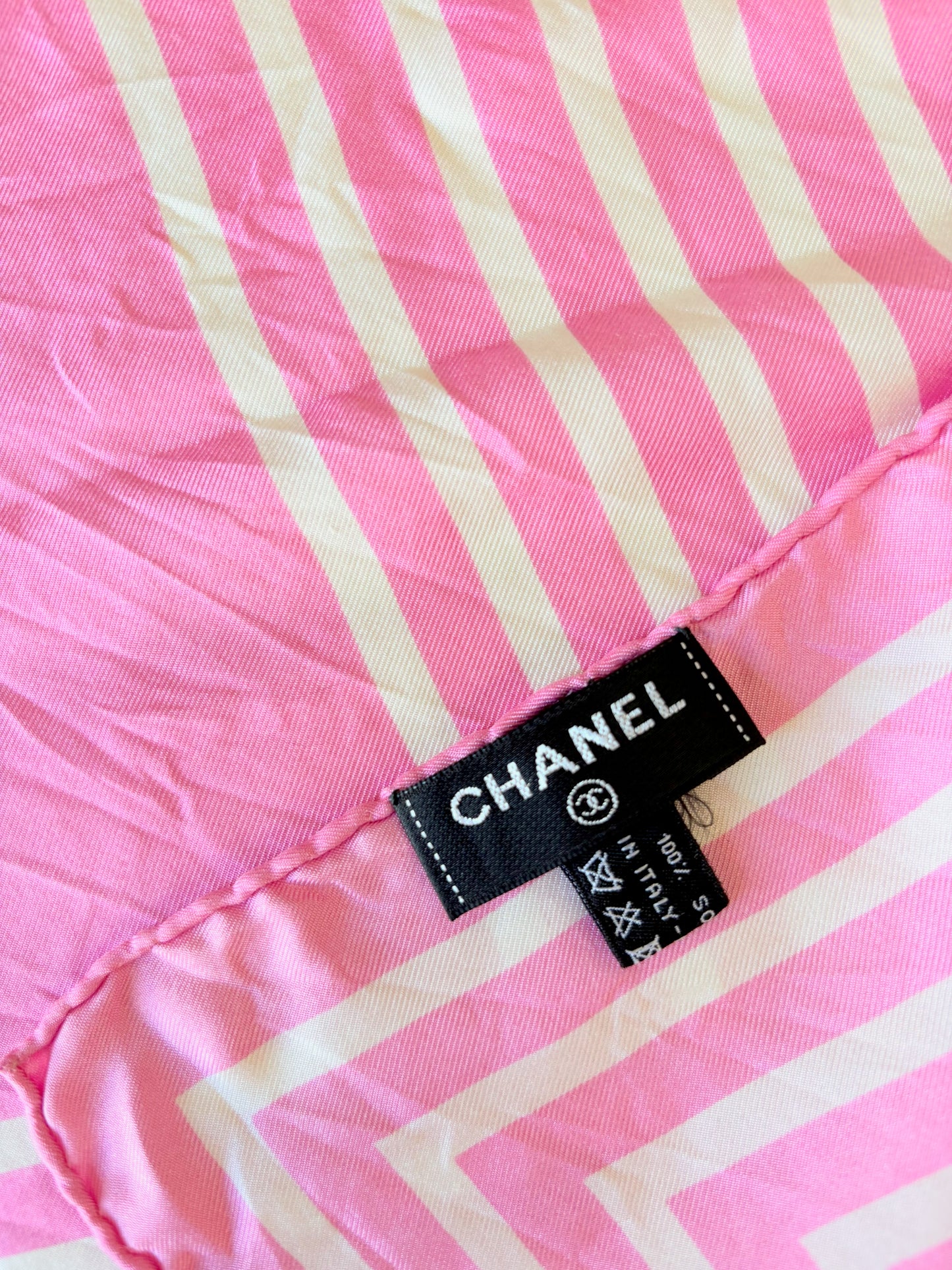 CHANEL Carré en soie