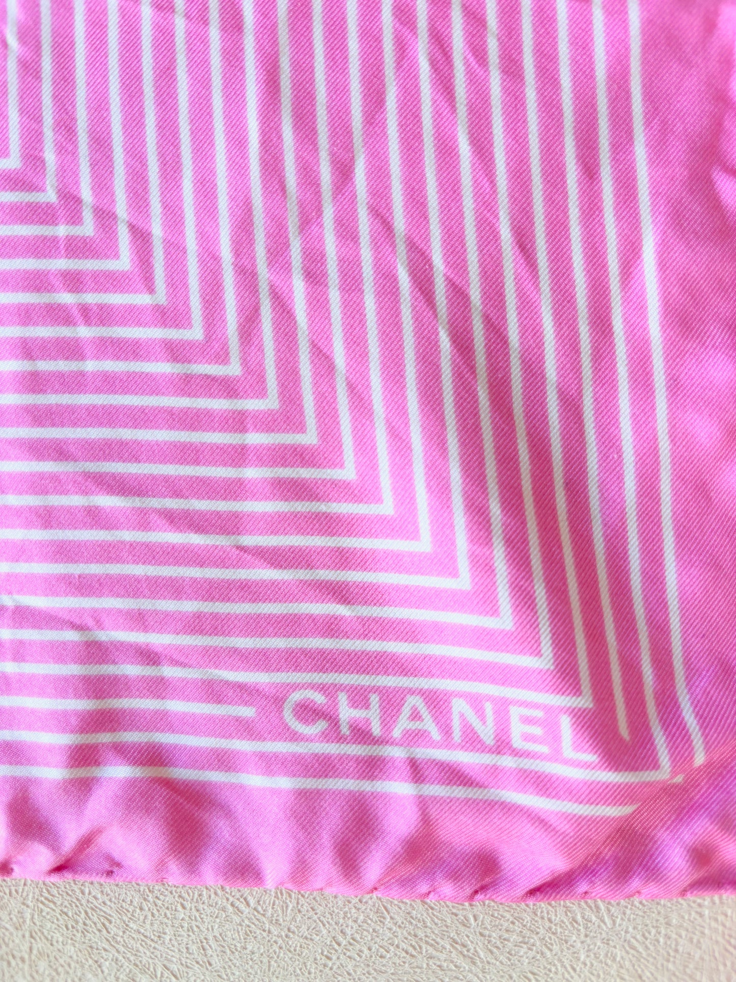 CHANEL Carré en soie