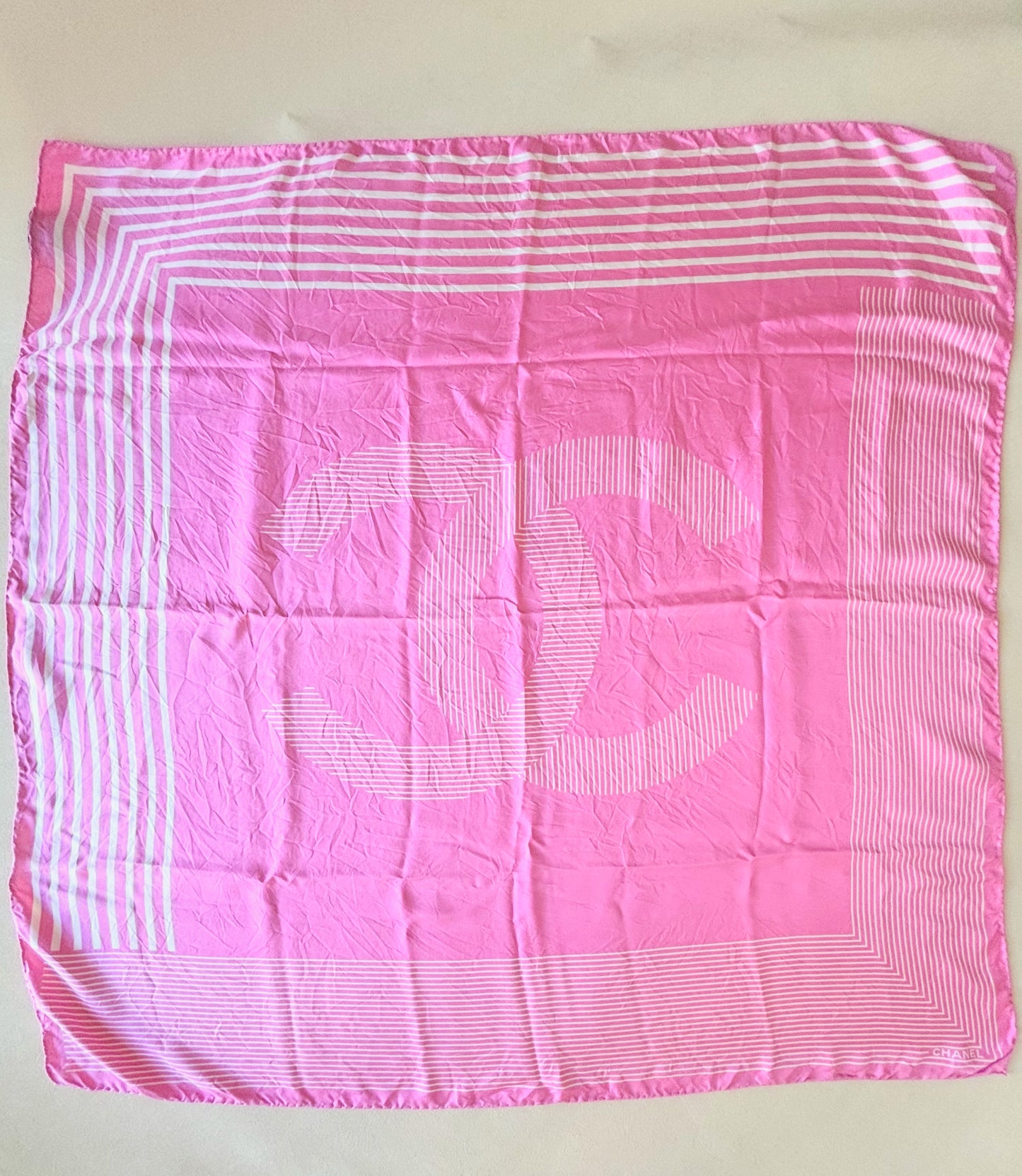 CHANEL Carré en soie
