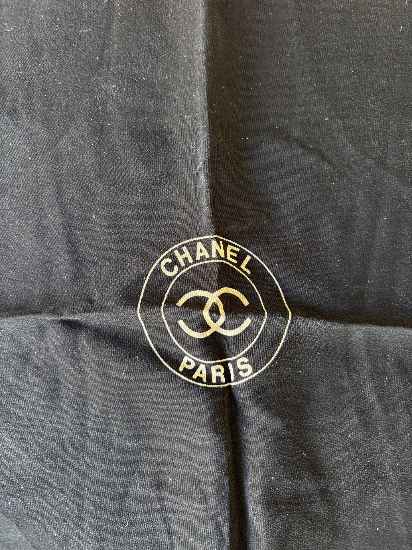 CHANEL Pochette en soie