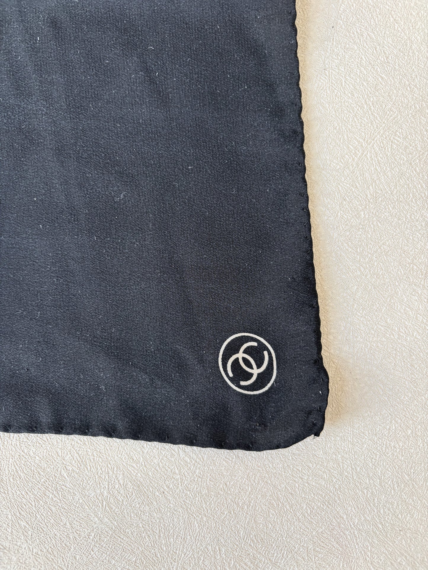CHANEL Pochette en soie