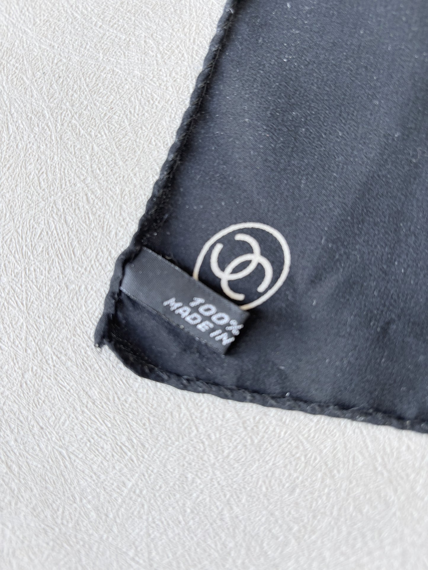 CHANEL Pochette en soie